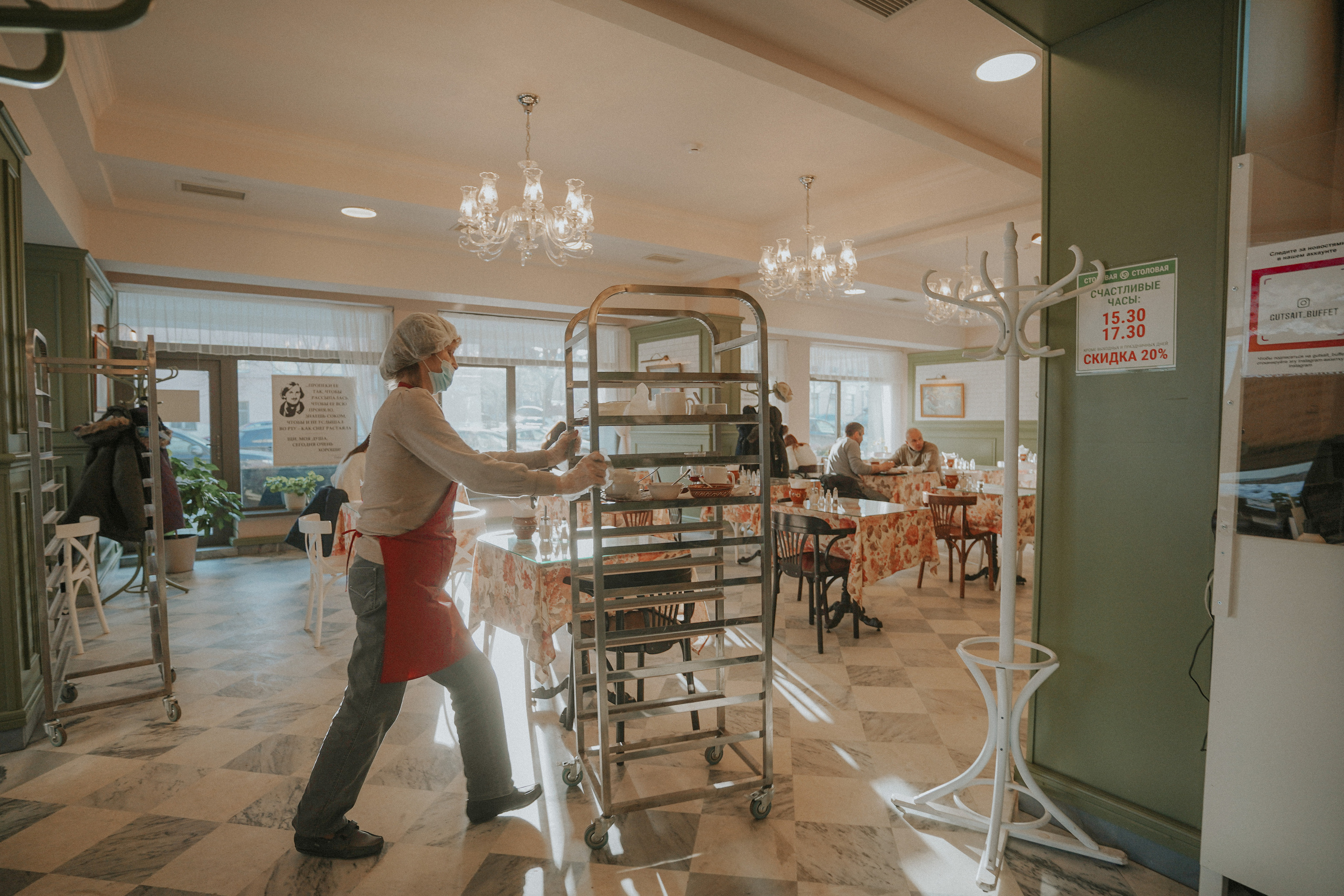 2021. Стрит-фотография, полная абсурда, идиотизма и красоты