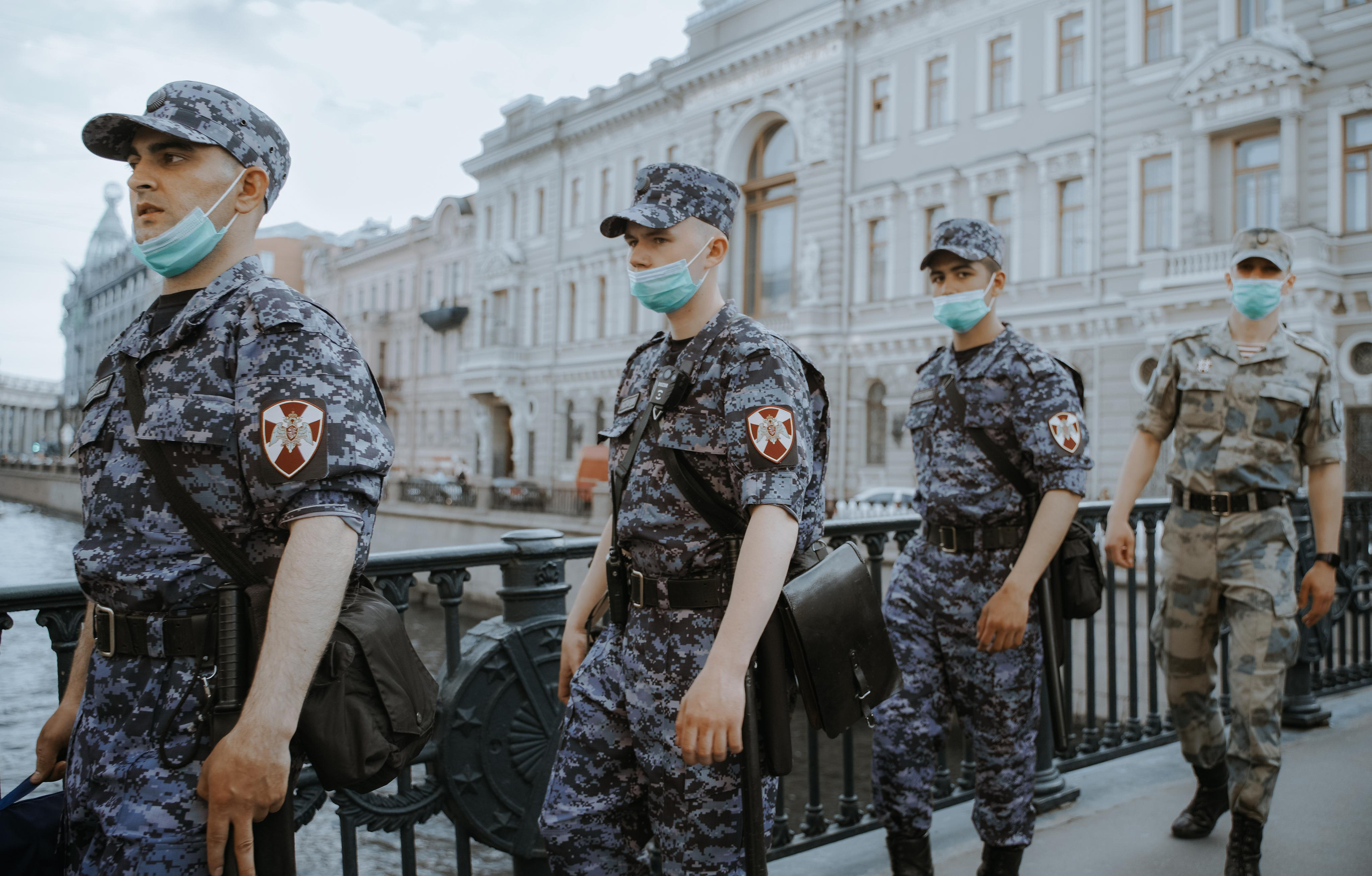 2021. Стрит-фотография, полная абсурда, идиотизма и красоты