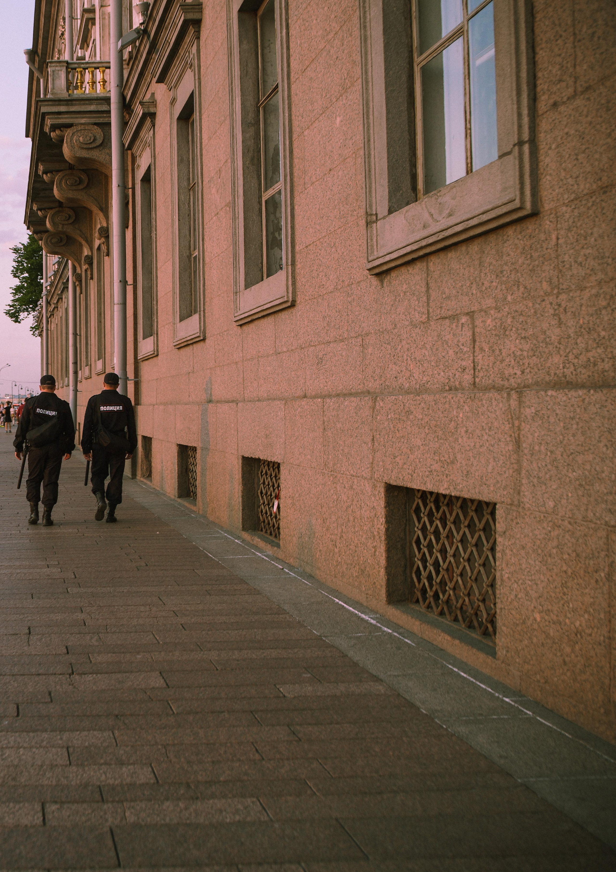 2021. Стрит-фотография, полная абсурда, идиотизма и красоты