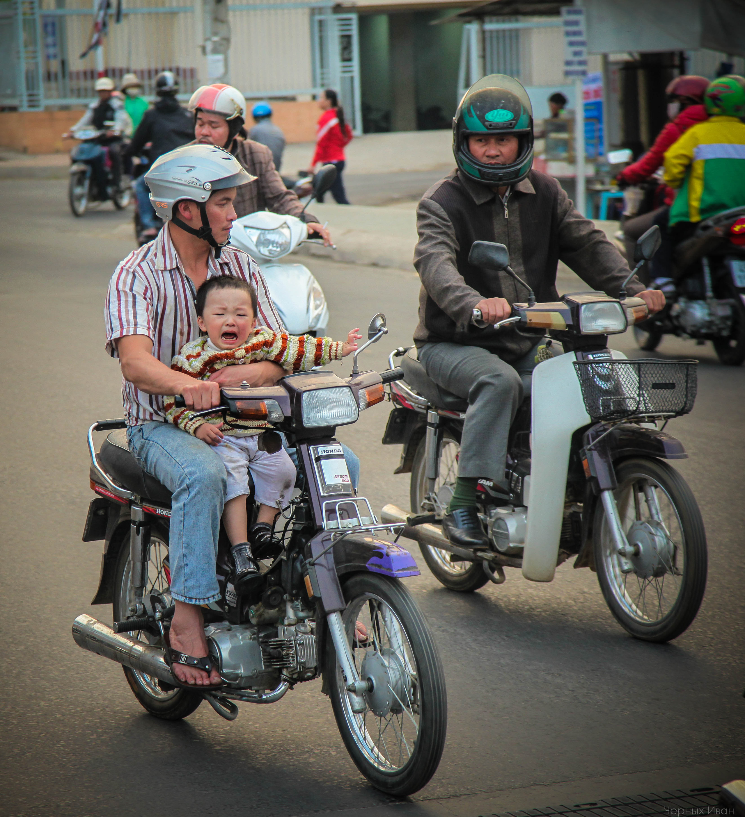 BEST OF. Стрит-фотография, полная абсурда, идиотизма и красоты