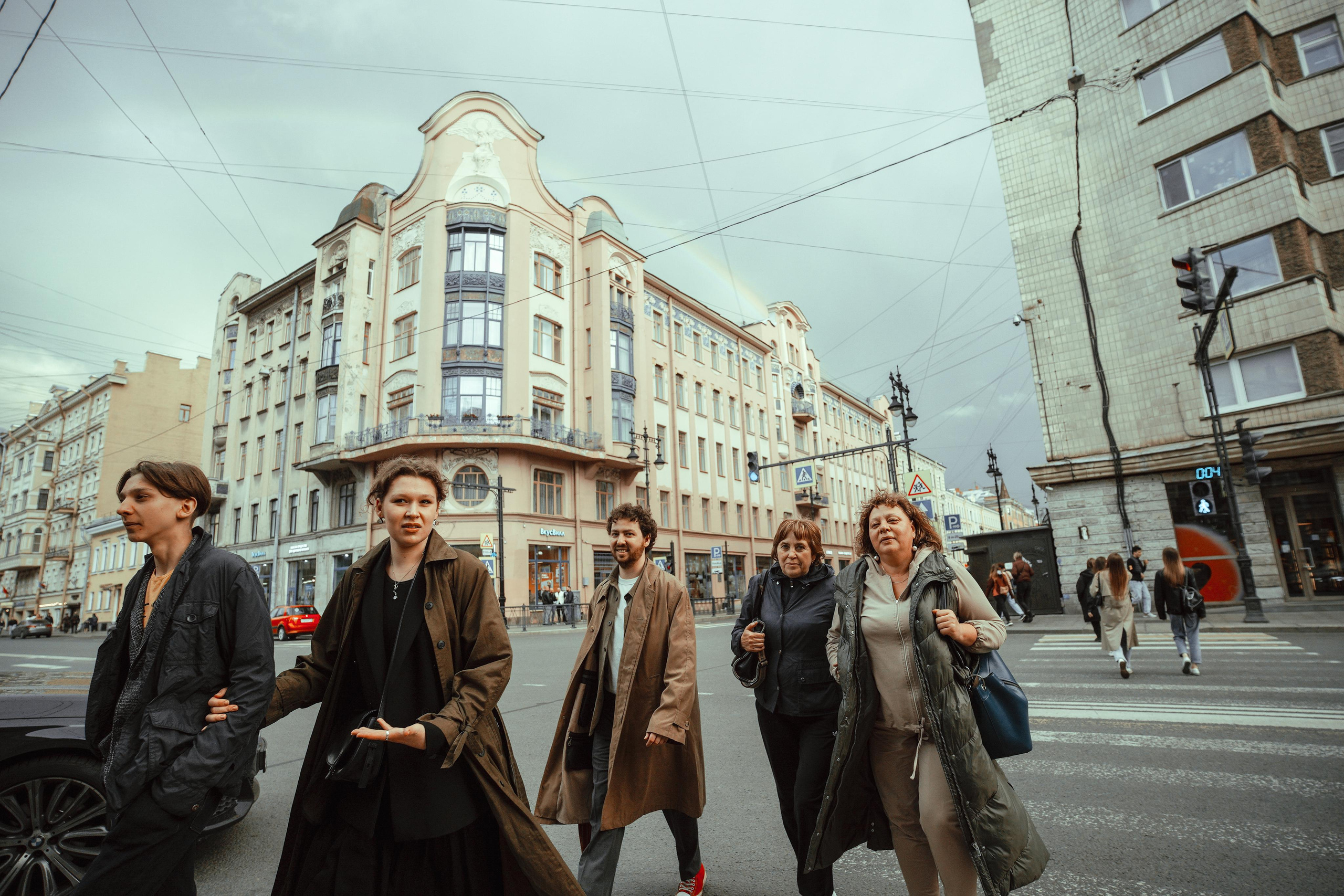 2022. Стрит-фотография, полная абсурда, идиотизма и красоты