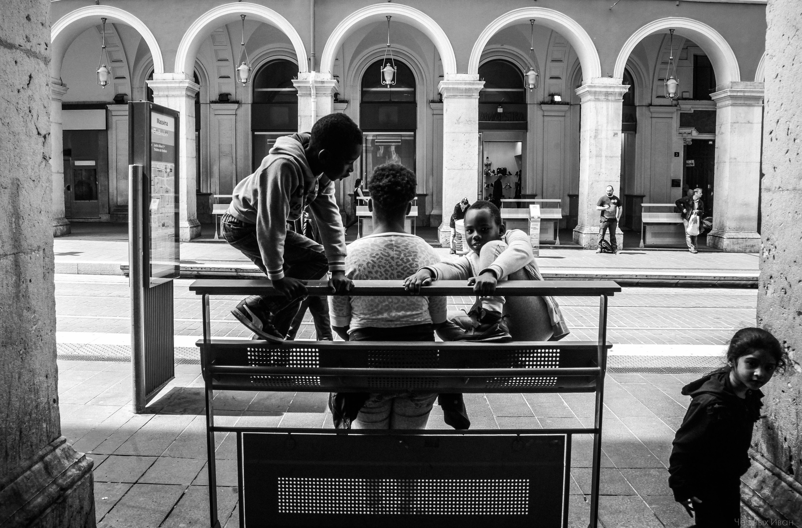 ФРАНЦИЯ. Стрит-фотография, полная абсурда, идиотизма и красоты