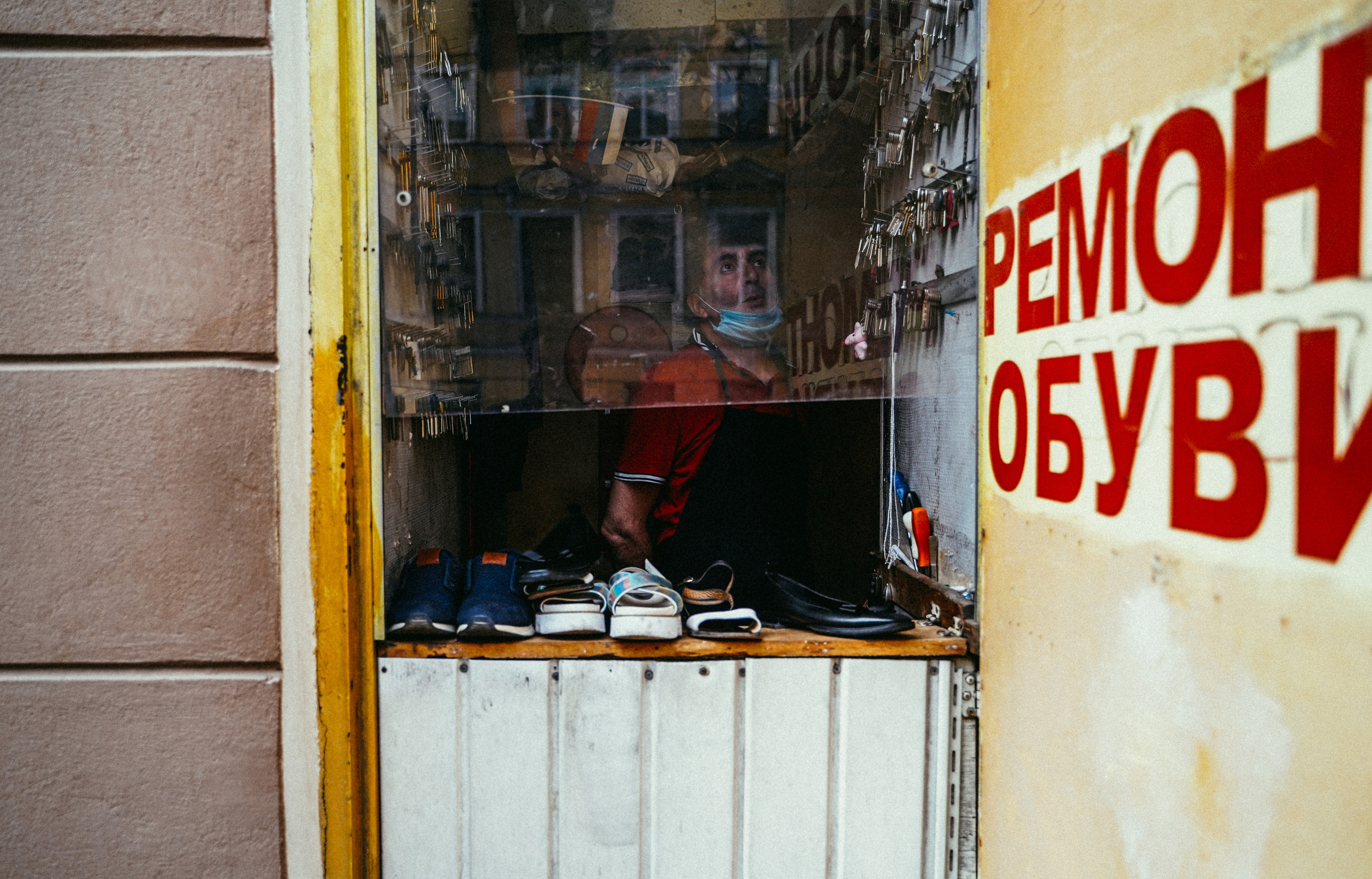 2020. Стрит-фотография, полная абсурда, идиотизма и красоты