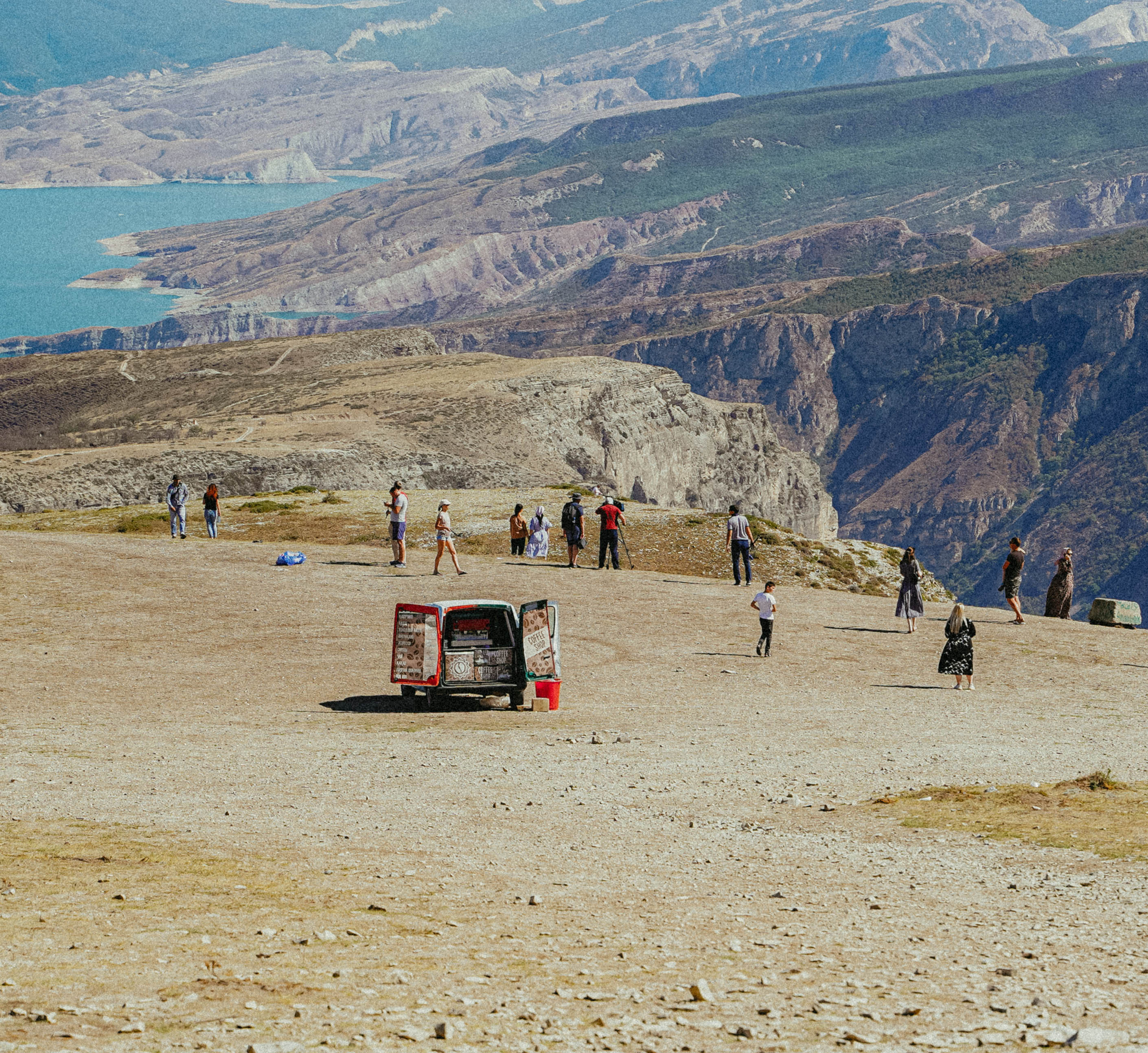 СЕВКАВ. Стрит-фотография, полная абсурда, идиотизма и красоты
