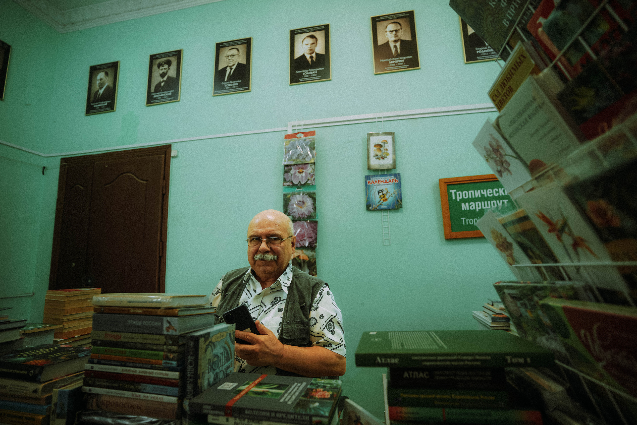 2022. Стрит-фотография, полная абсурда, идиотизма и красоты