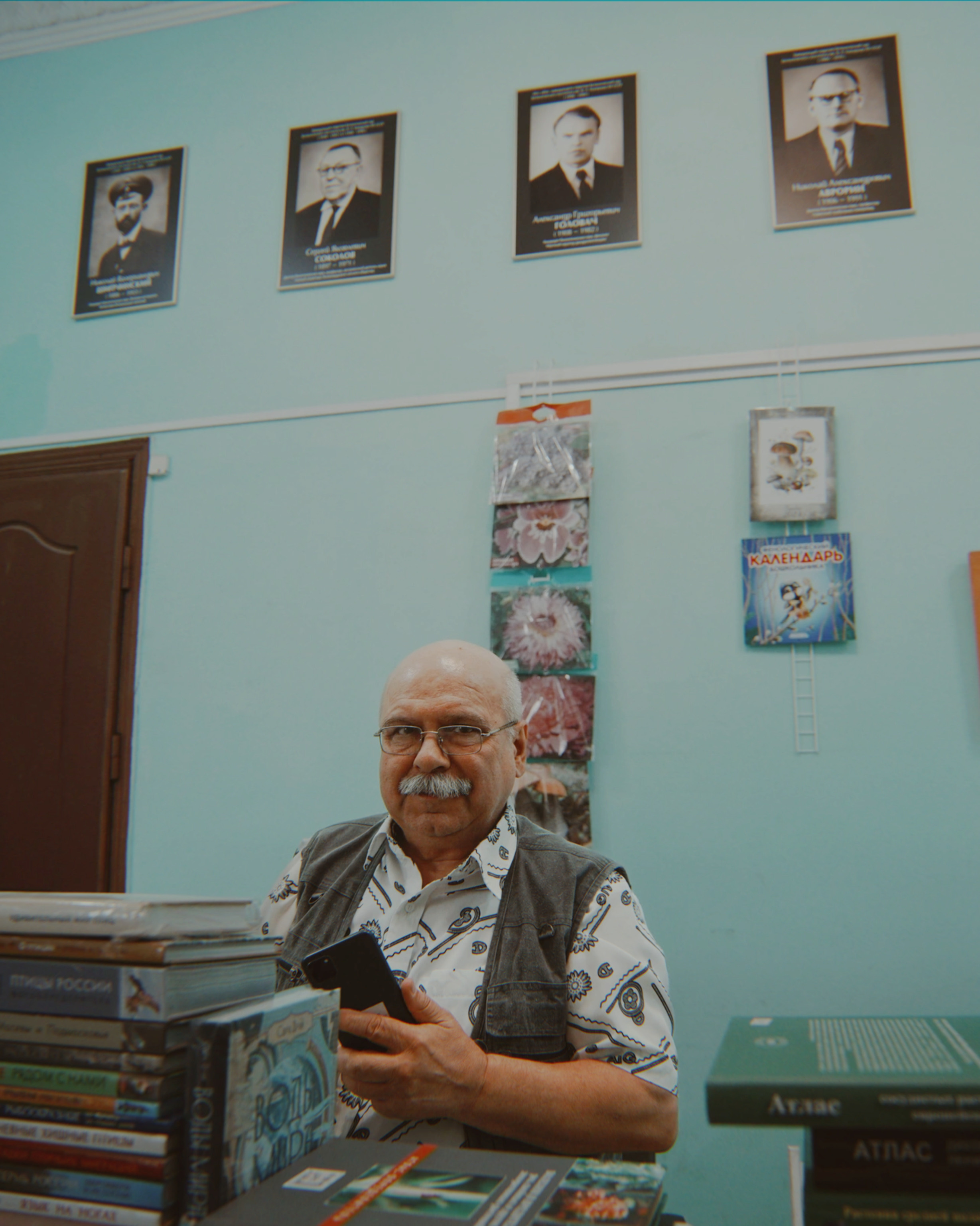 Наука. Стрит-фотография, полная абсурда, идиотизма и красоты