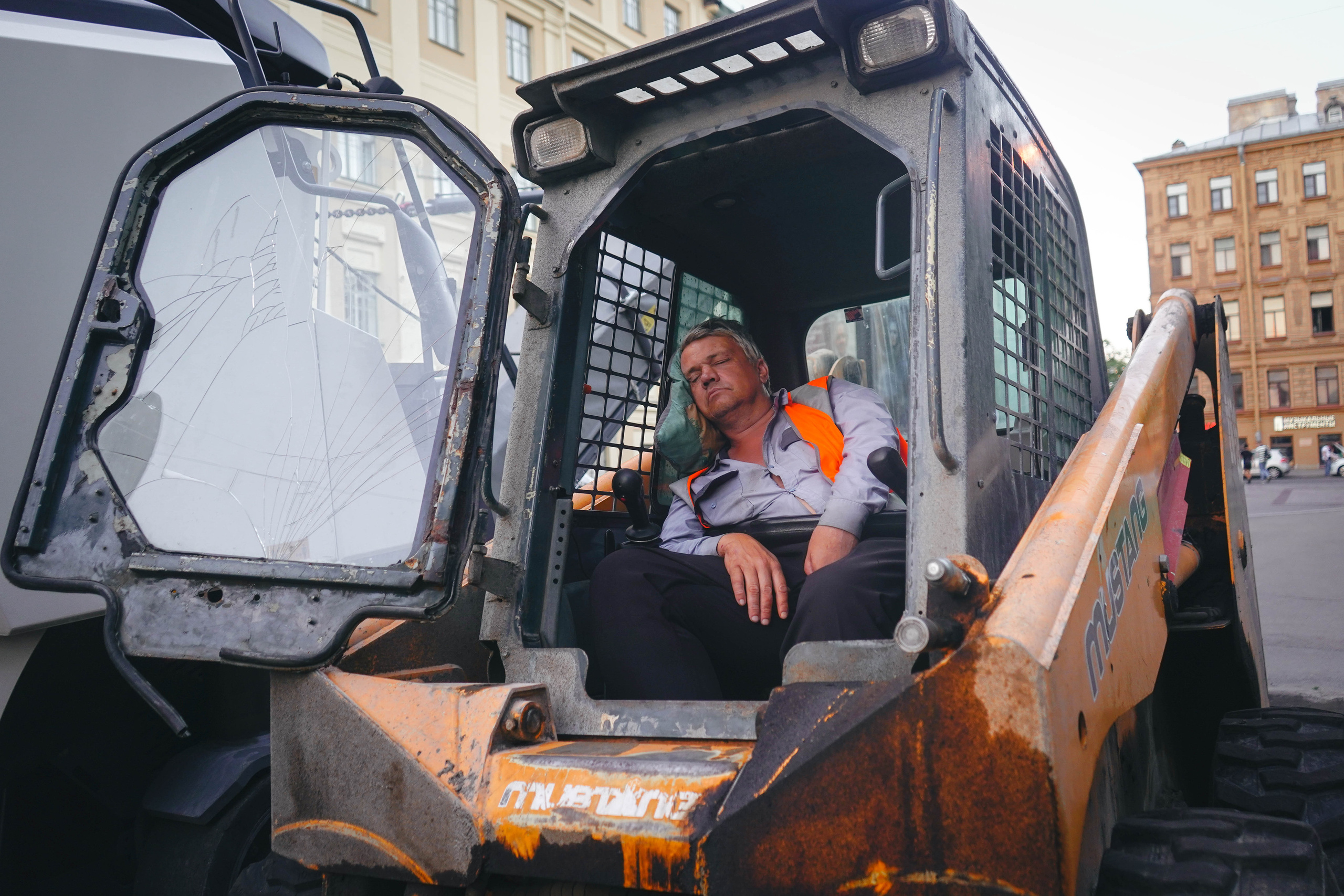 2018. Стрит-фотография, полная абсурда, идиотизма и красоты