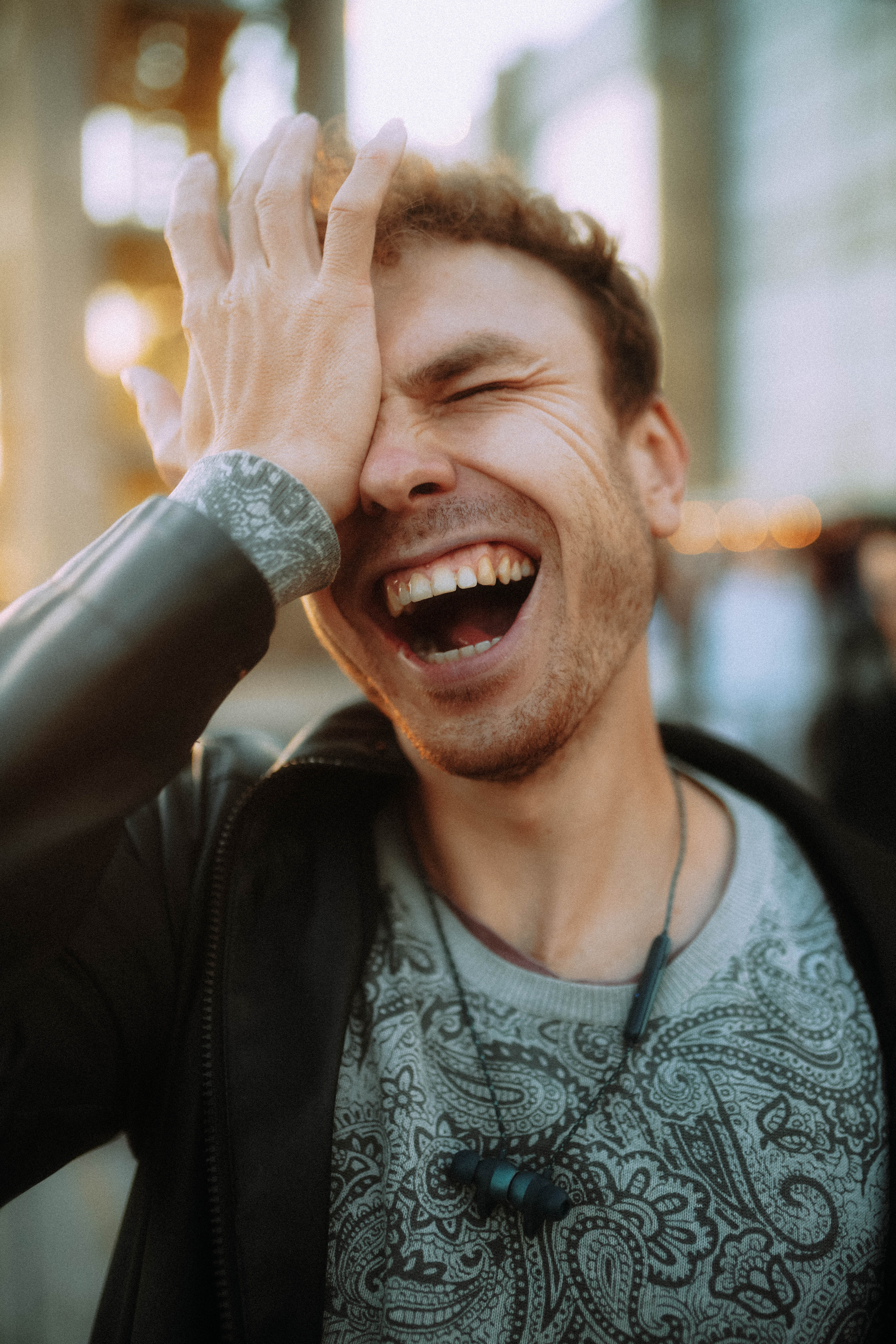 2022. Стрит-фотография, полная абсурда, идиотизма и красоты