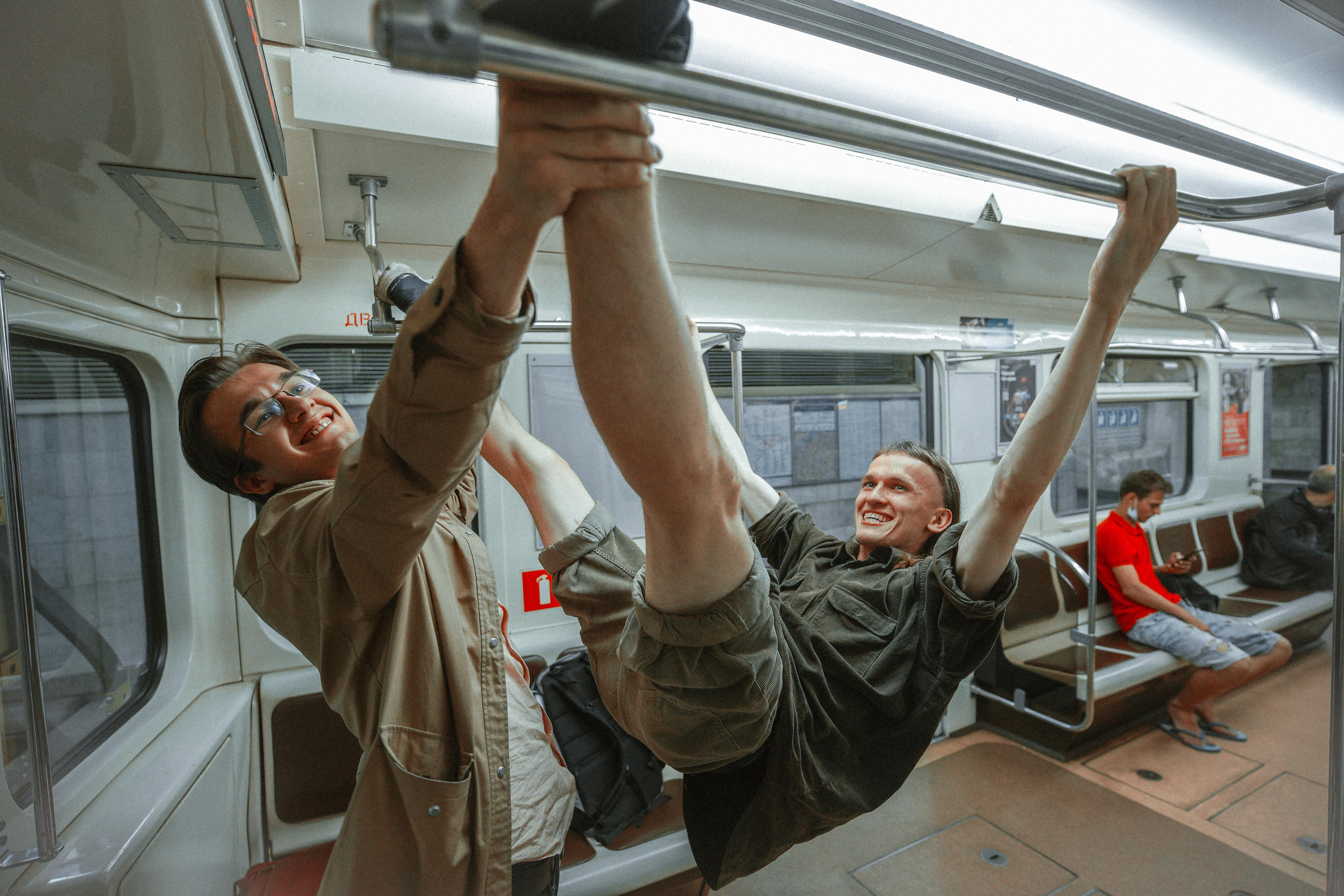 2021. Стрит-фотография, полная абсурда, идиотизма и красоты