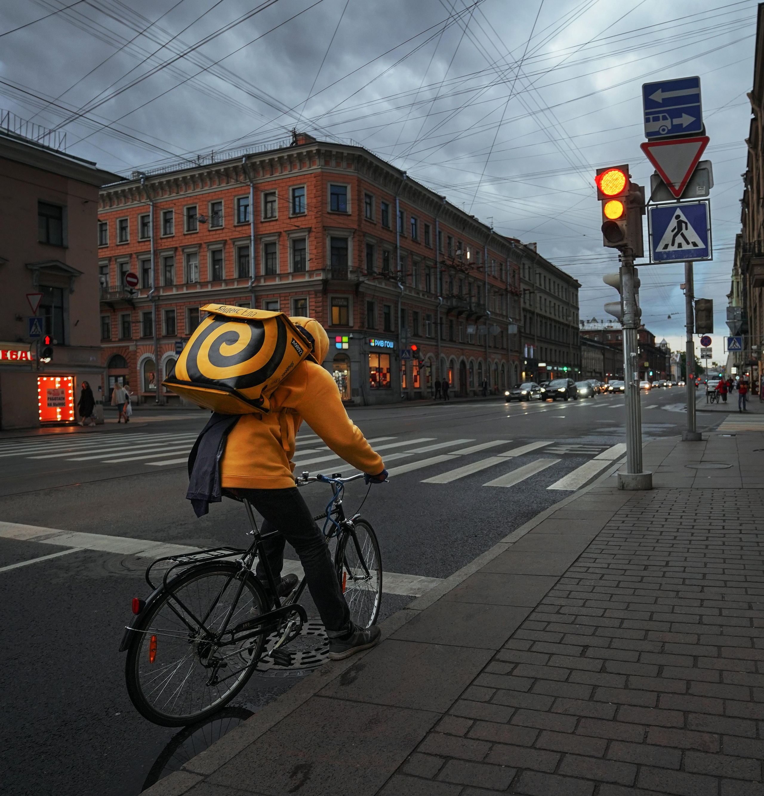 2021. Стрит-фотография, полная абсурда, идиотизма и красоты