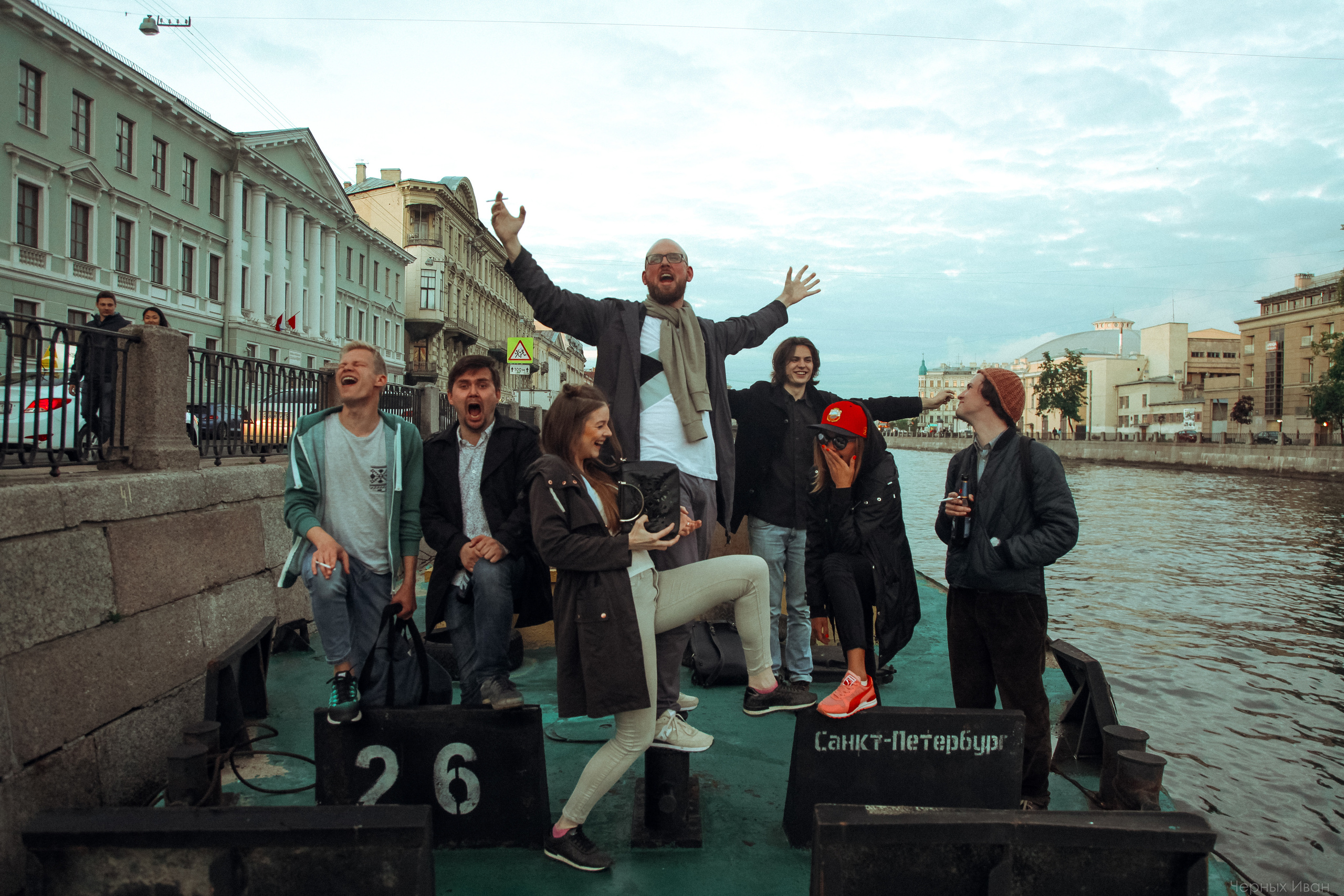 2017. Стрит-фотография, полная абсурда, идиотизма и красоты