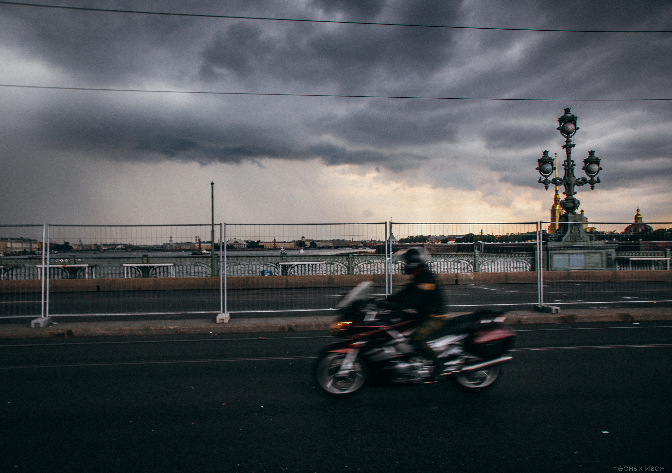 2016. Стрит-фотография, полная абсурда, идиотизма и красоты