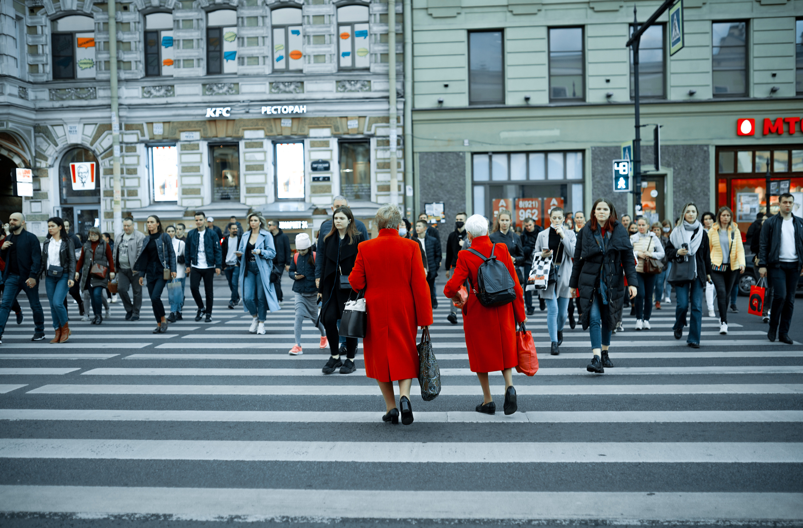 2020. Стрит-фотография, полная абсурда, идиотизма и красоты