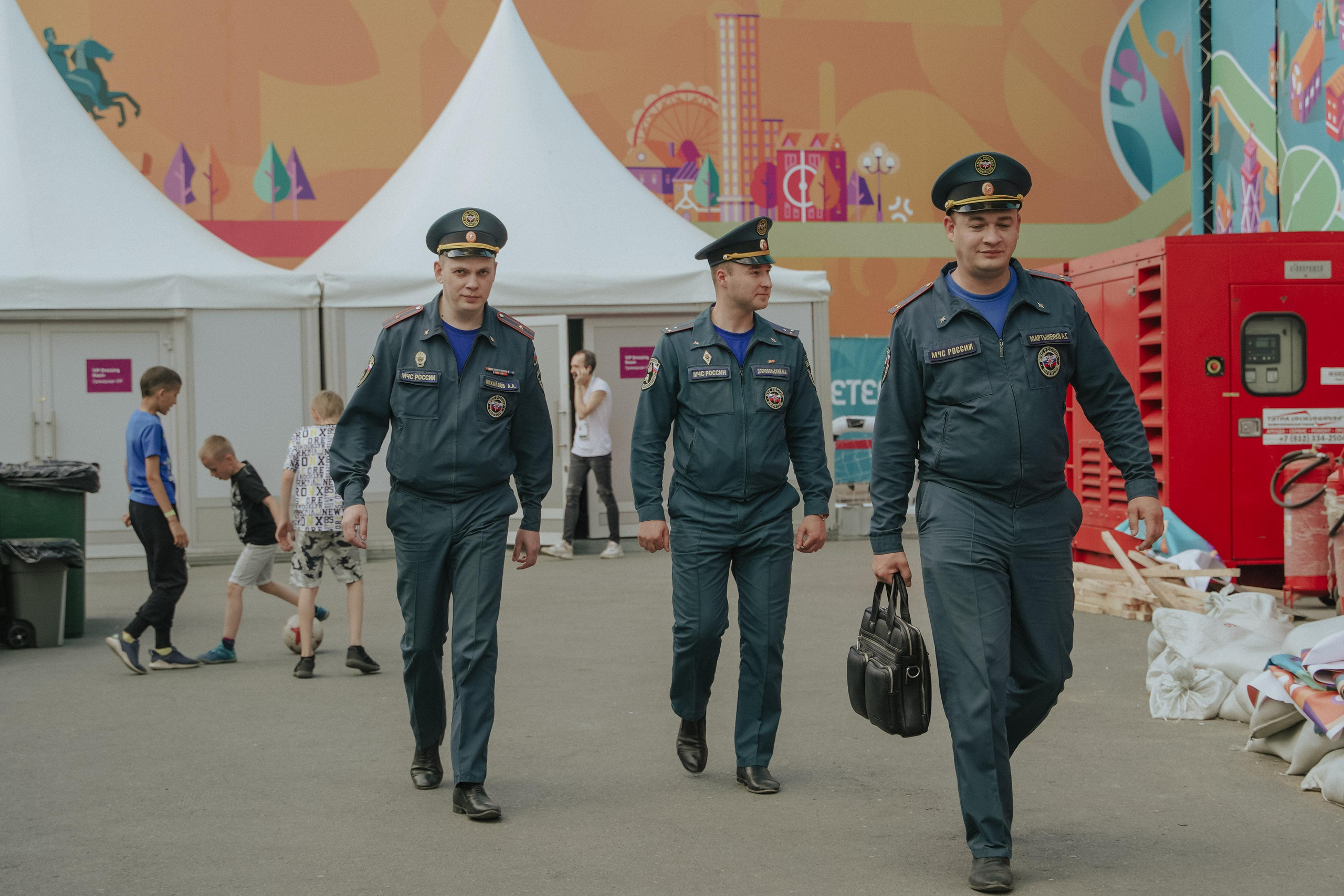 2021. Стрит-фотография, полная абсурда, идиотизма и красоты