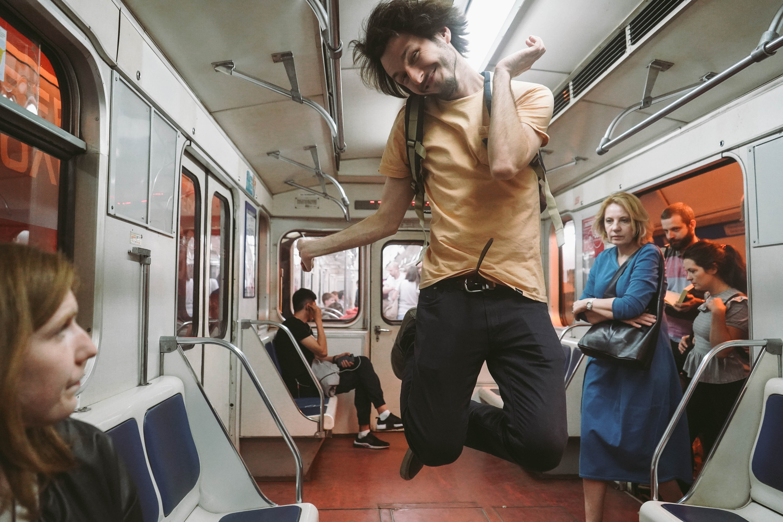 2018. Стрит-фотография, полная абсурда, идиотизма и красоты