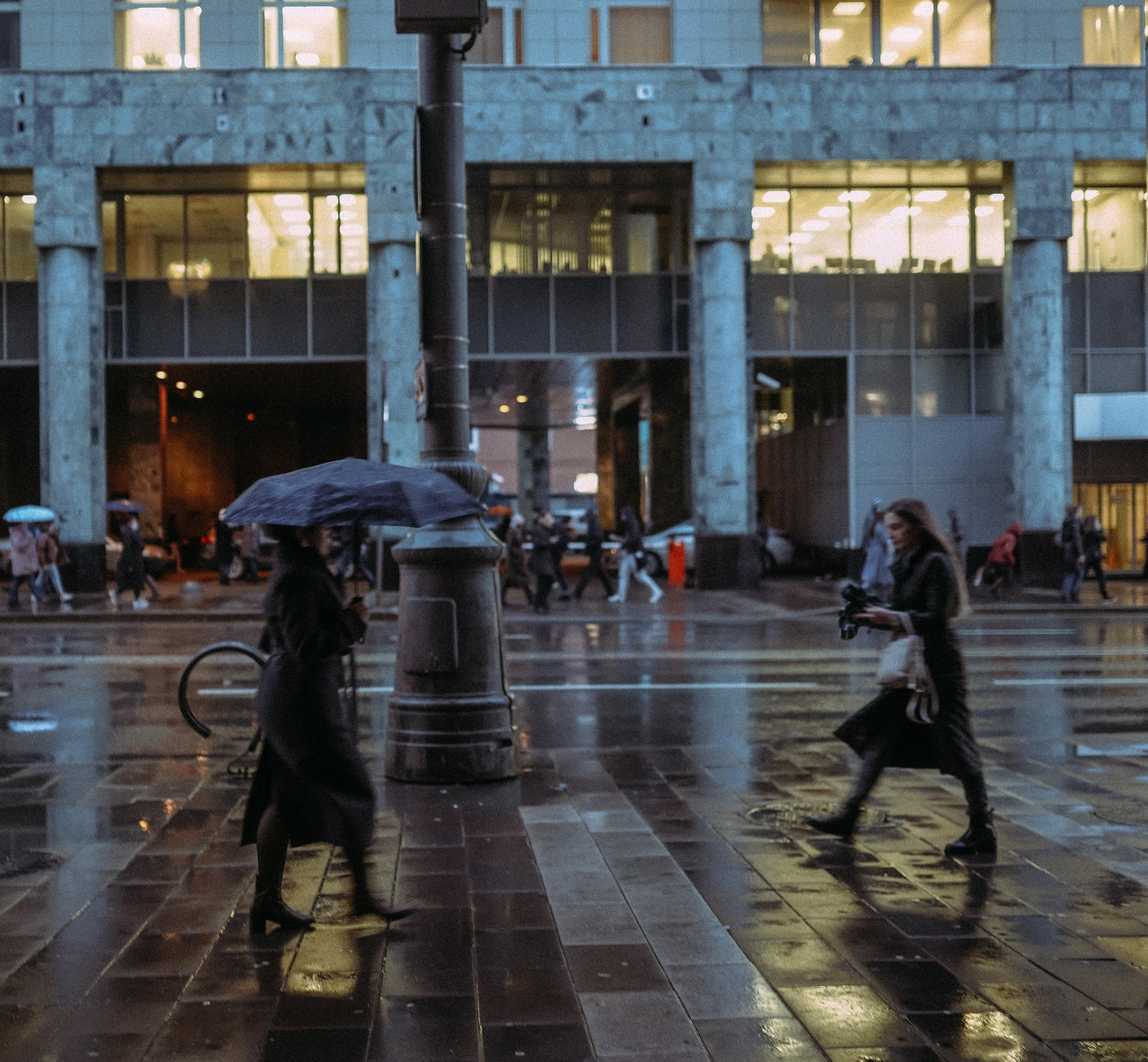 2021. Стрит-фотография, полная абсурда, идиотизма и красоты