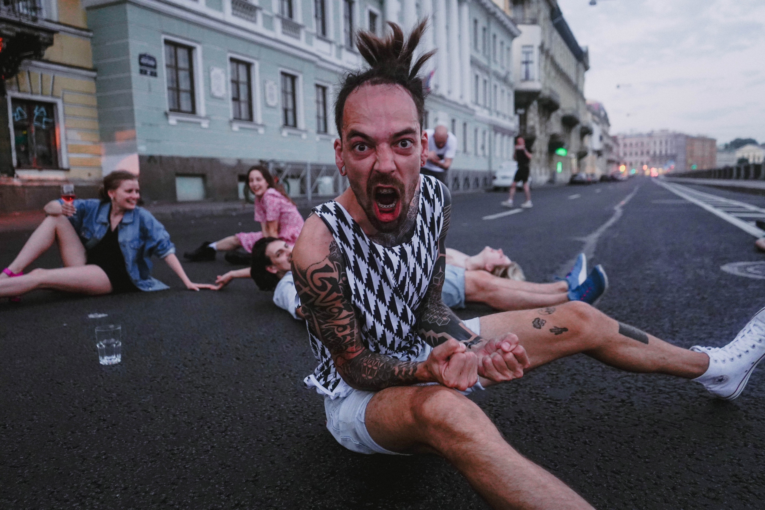 2018. Стрит-фотография, полная абсурда, идиотизма и красоты