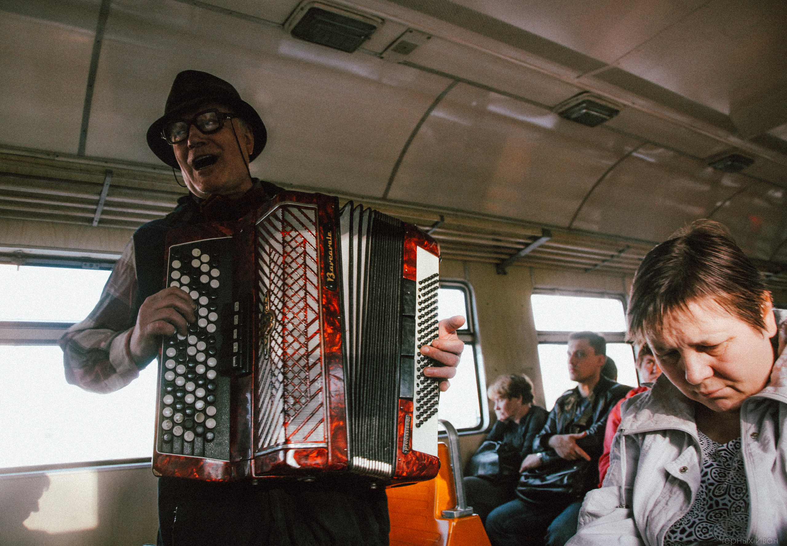 2016. Стрит-фотография, полная абсурда, идиотизма и красоты