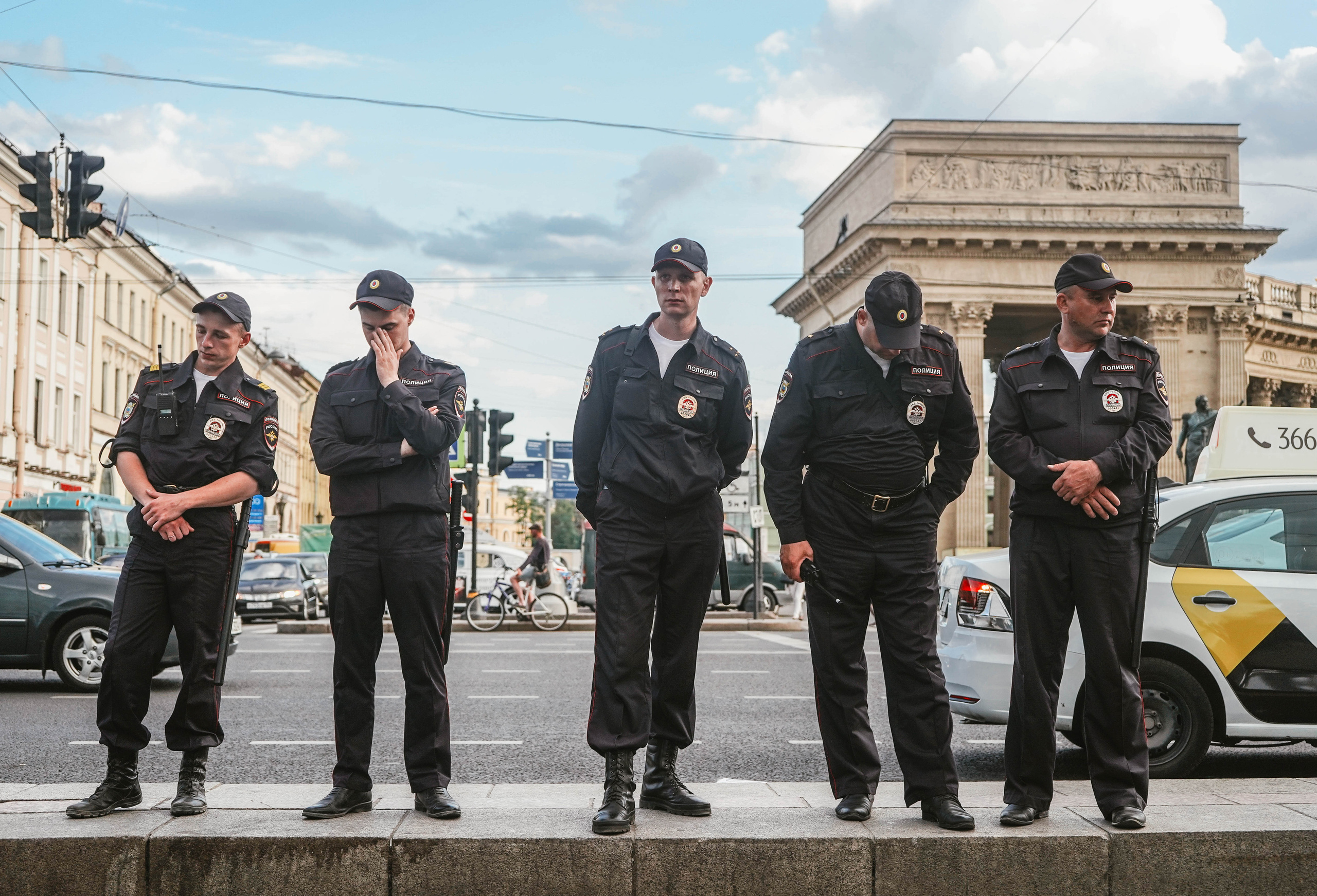 2018. Стрит-фотография, полная абсурда, идиотизма и красоты