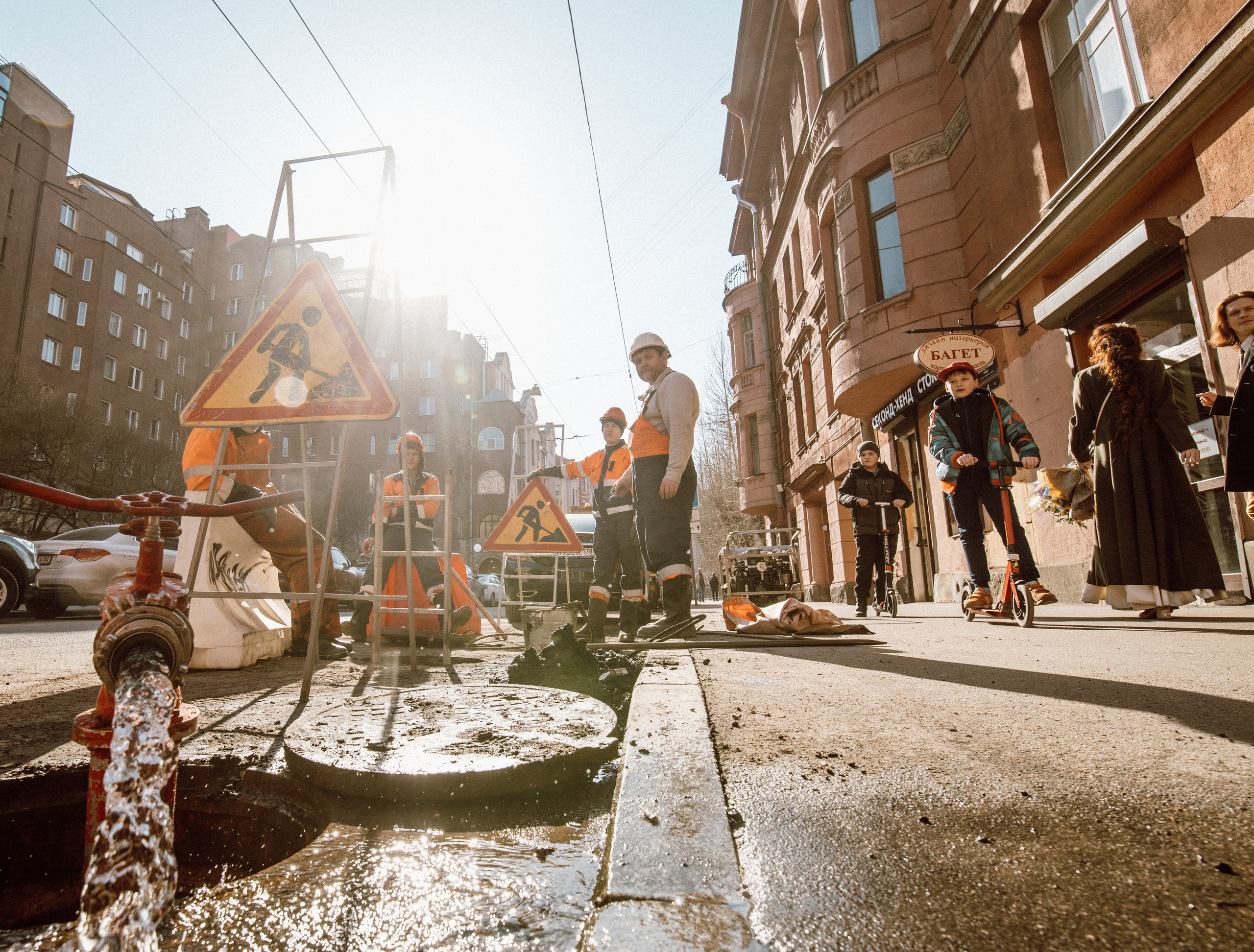 2019. Стрит-фотография, полная абсурда, идиотизма и красоты