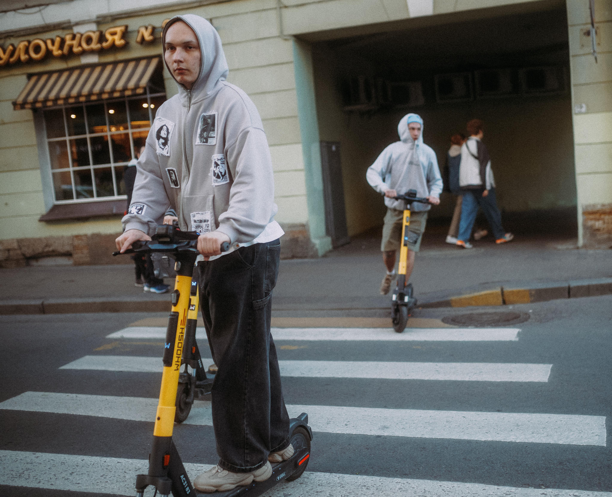 2022. Стрит-фотография, полная абсурда, идиотизма и красоты