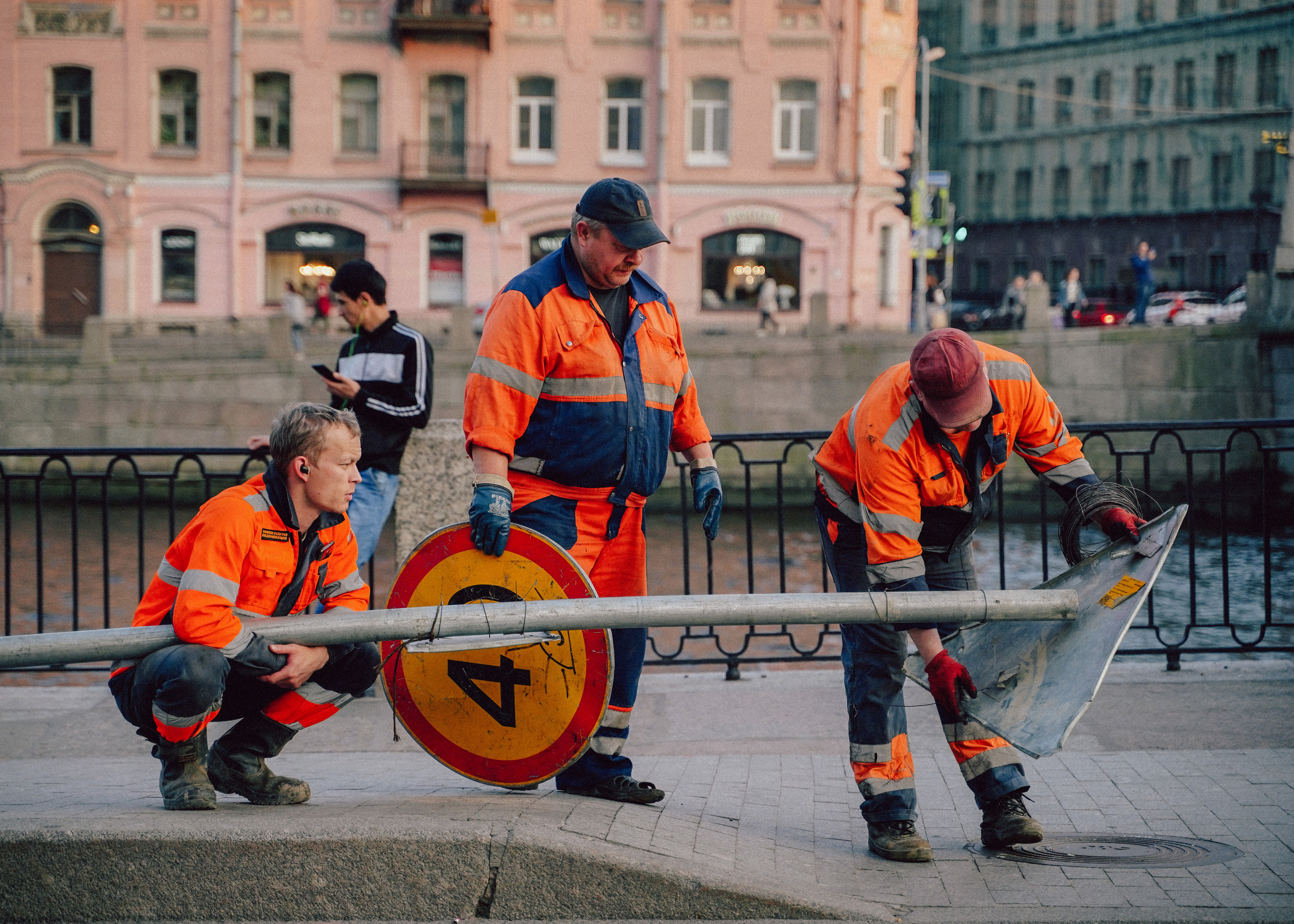 2020. Стрит-фотография, полная абсурда, идиотизма и красоты