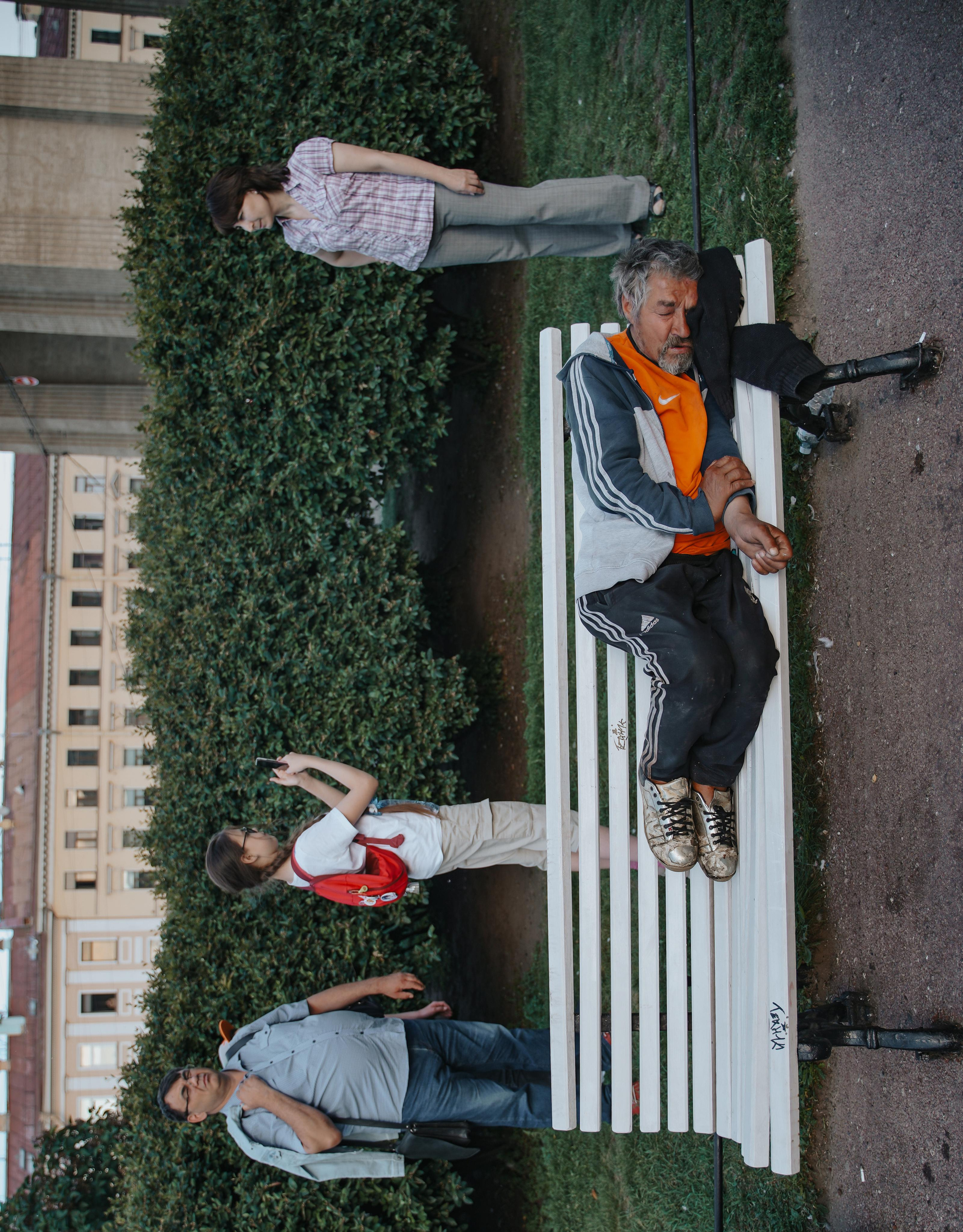 2021. Стрит-фотография, полная абсурда, идиотизма и красоты