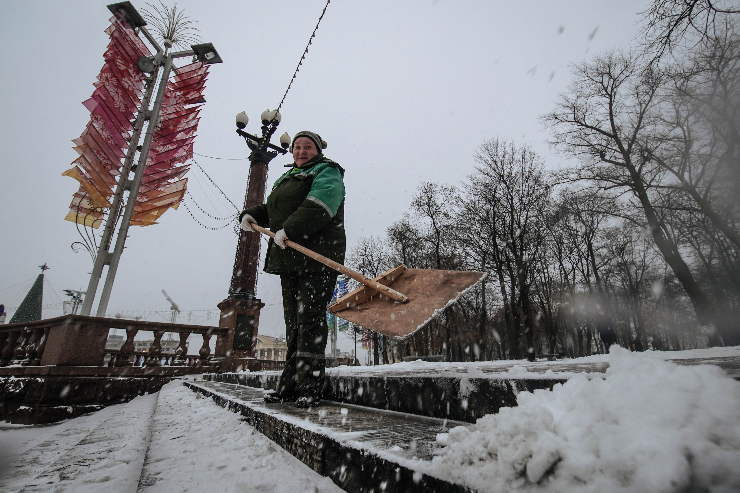 МИНСК. Стрит-фотография, полная абсурда, идиотизма и красоты