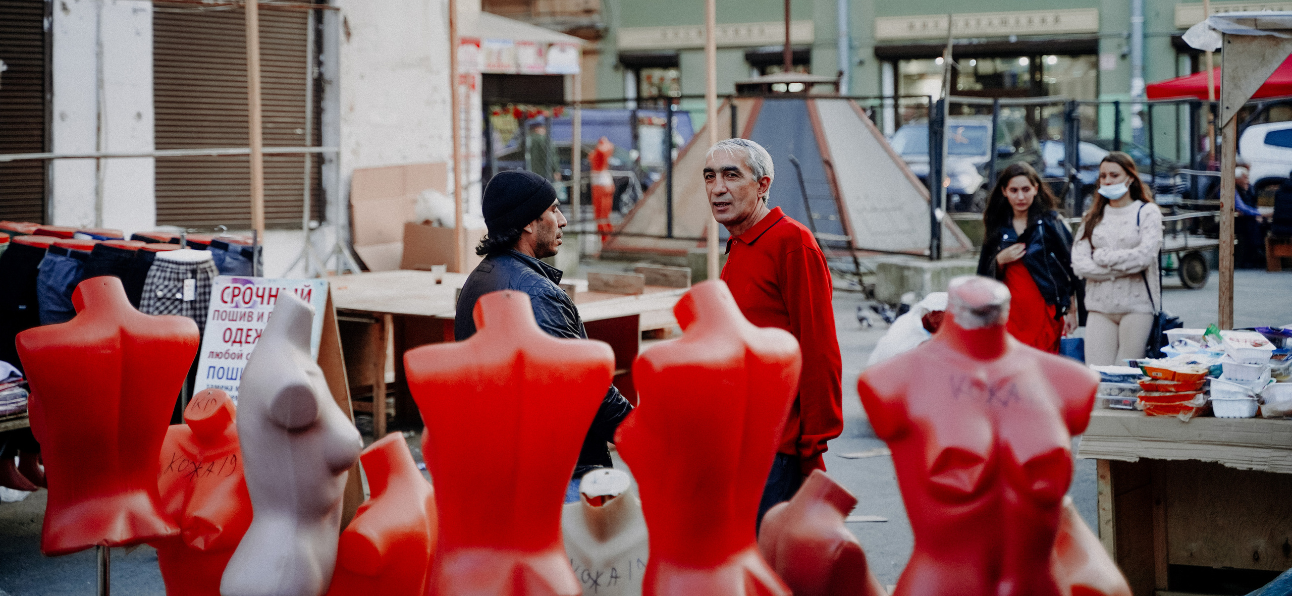 2020. Стрит-фотография, полная абсурда, идиотизма и красоты