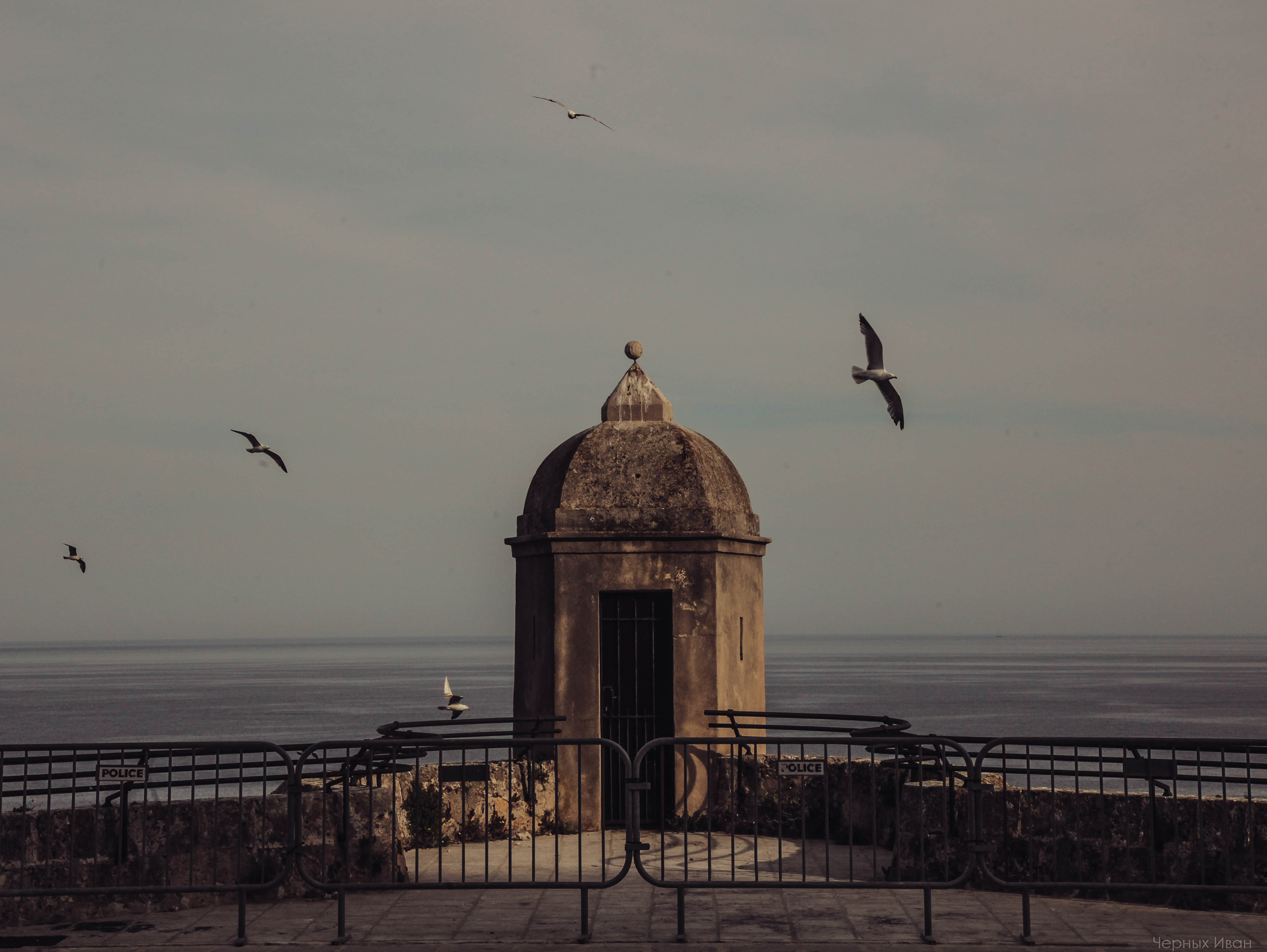 ФРАНЦИЯ. Стрит-фотография, полная абсурда, идиотизма и красоты