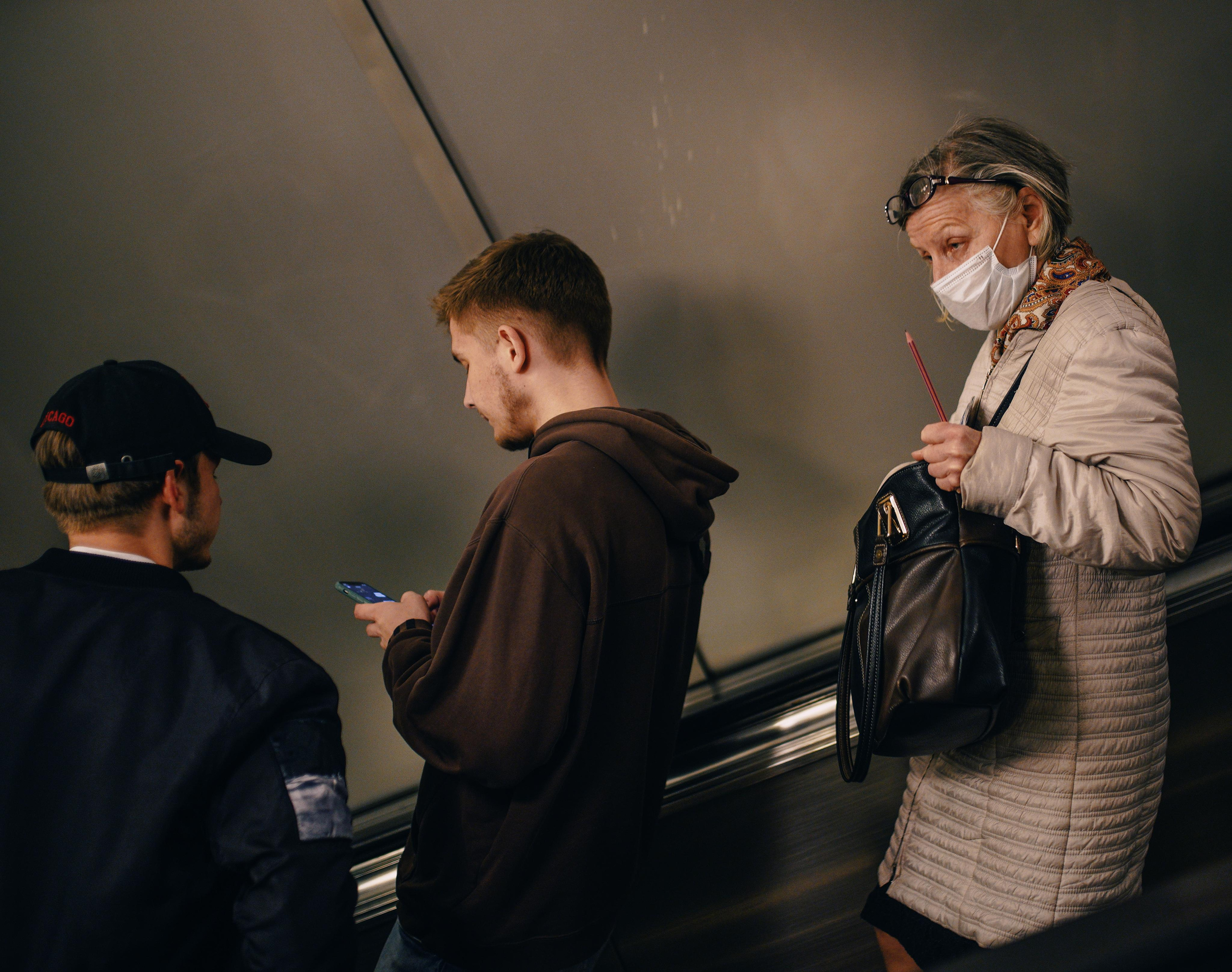 2022. Стрит-фотография, полная абсурда, идиотизма и красоты