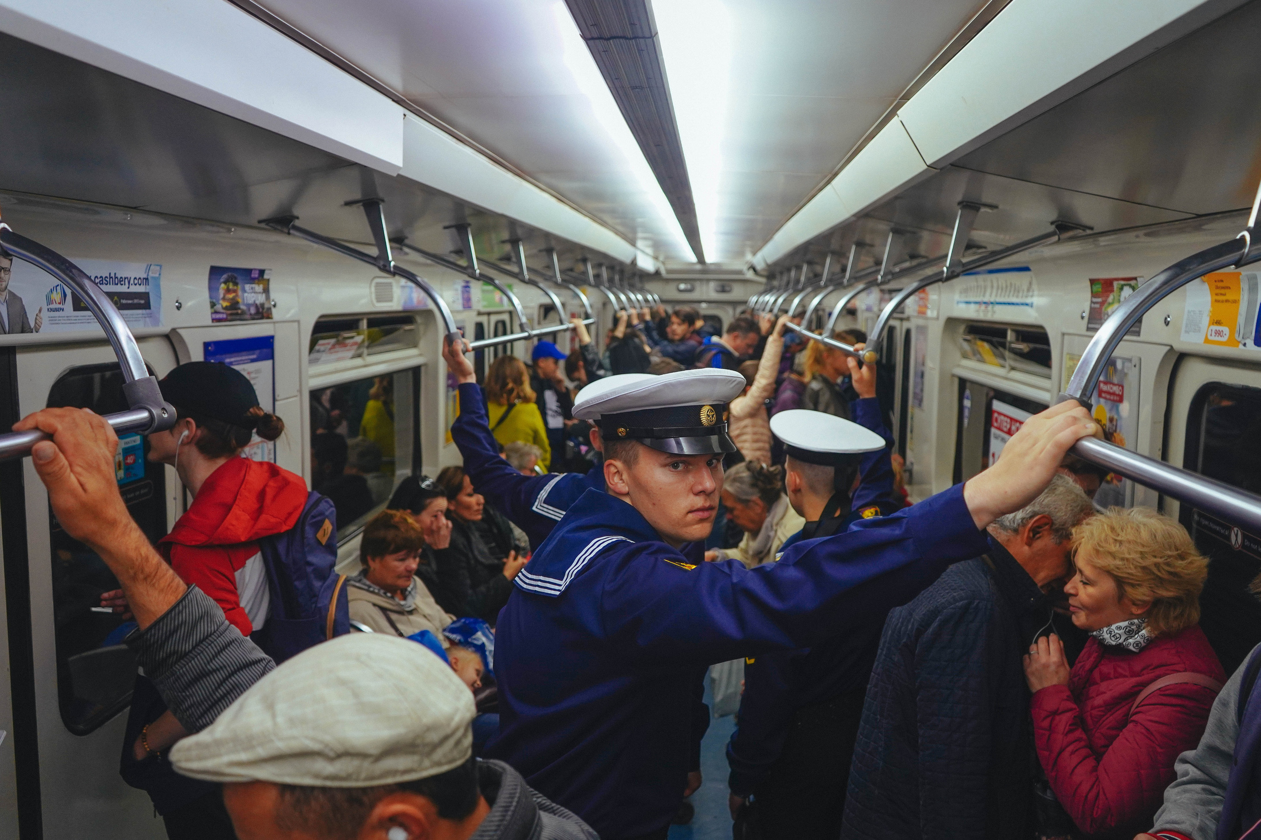 2018. Стрит-фотография, полная абсурда, идиотизма и красоты