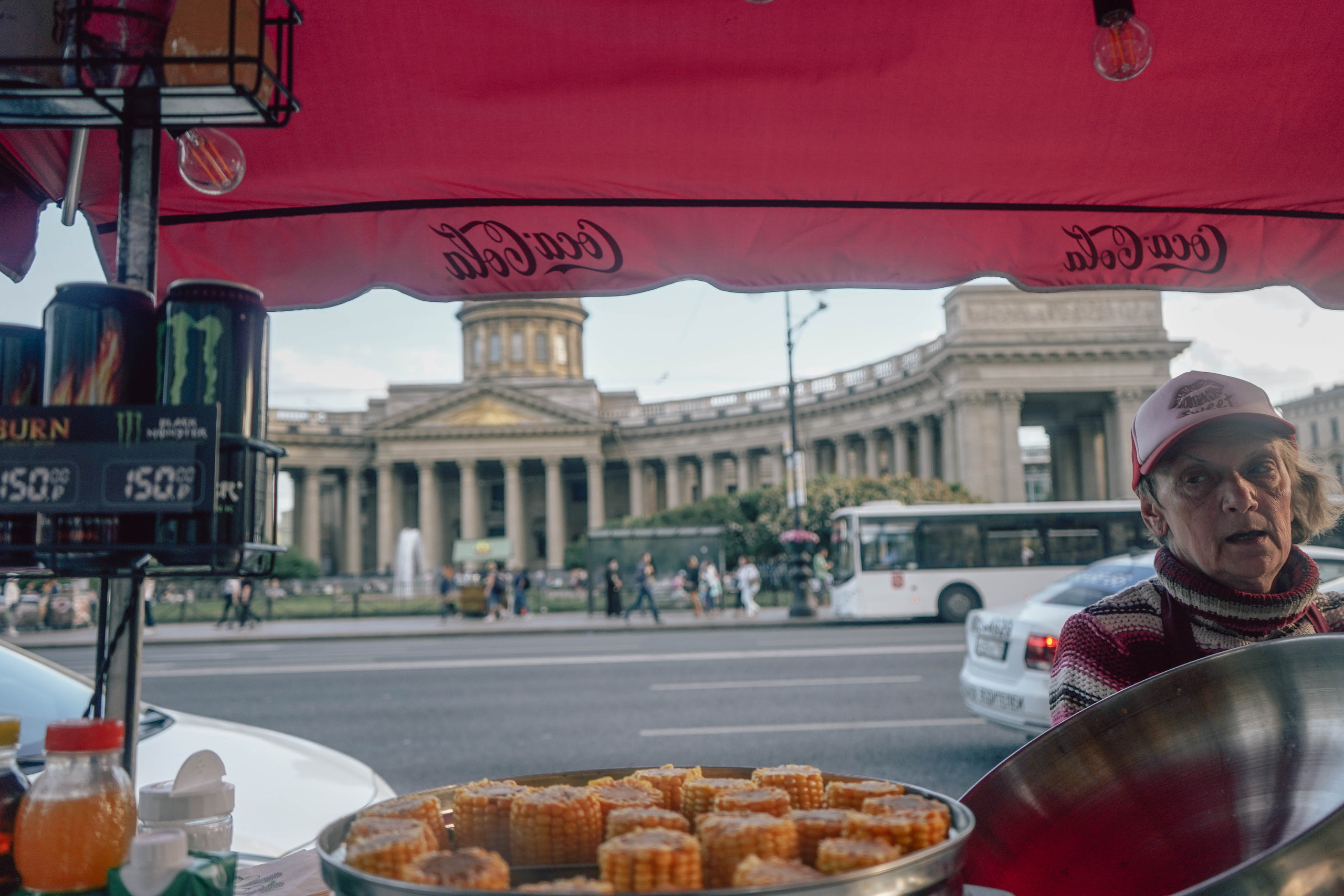 2018. Стрит-фотография, полная абсурда, идиотизма и красоты