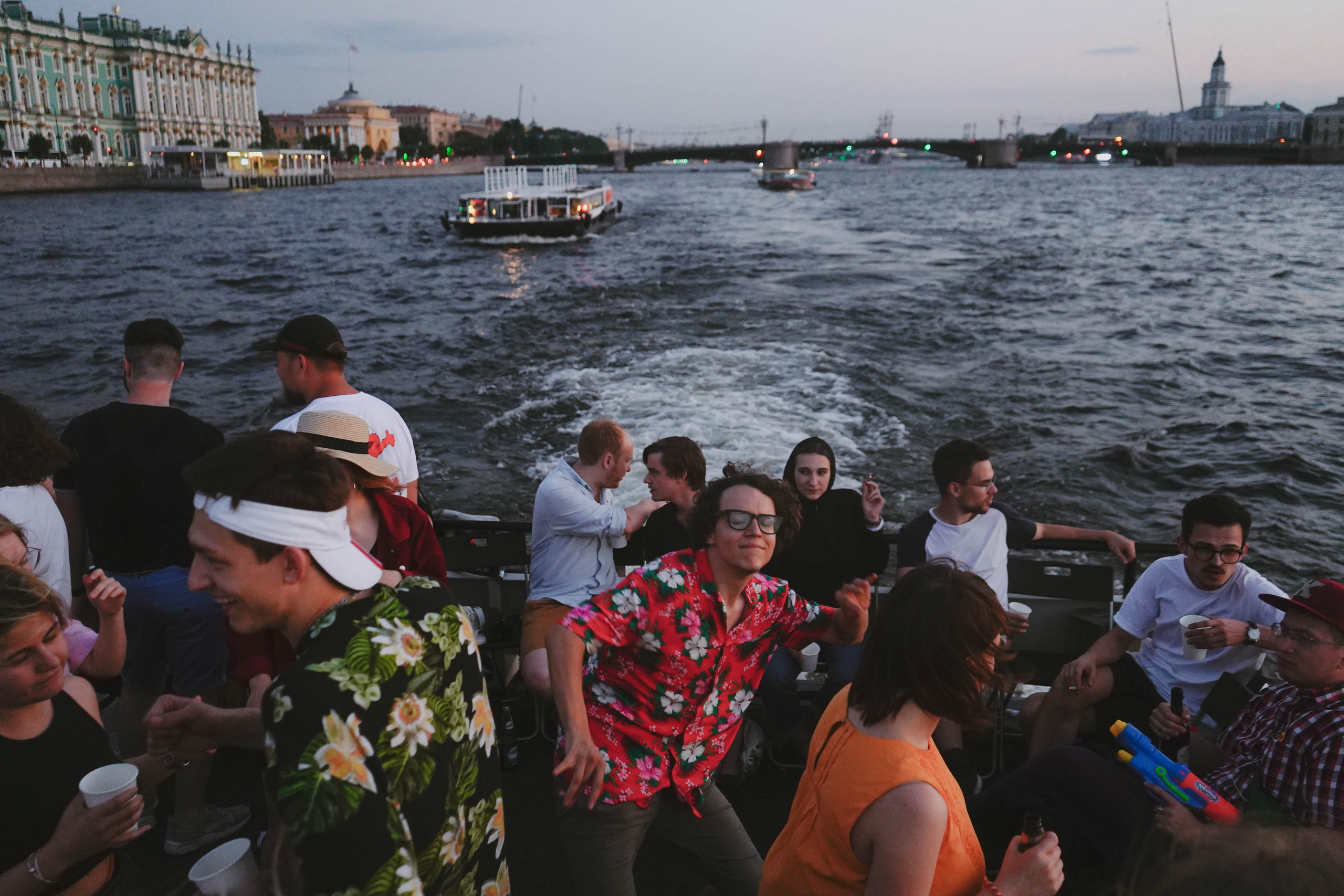 2018. Стрит-фотография, полная абсурда, идиотизма и красоты