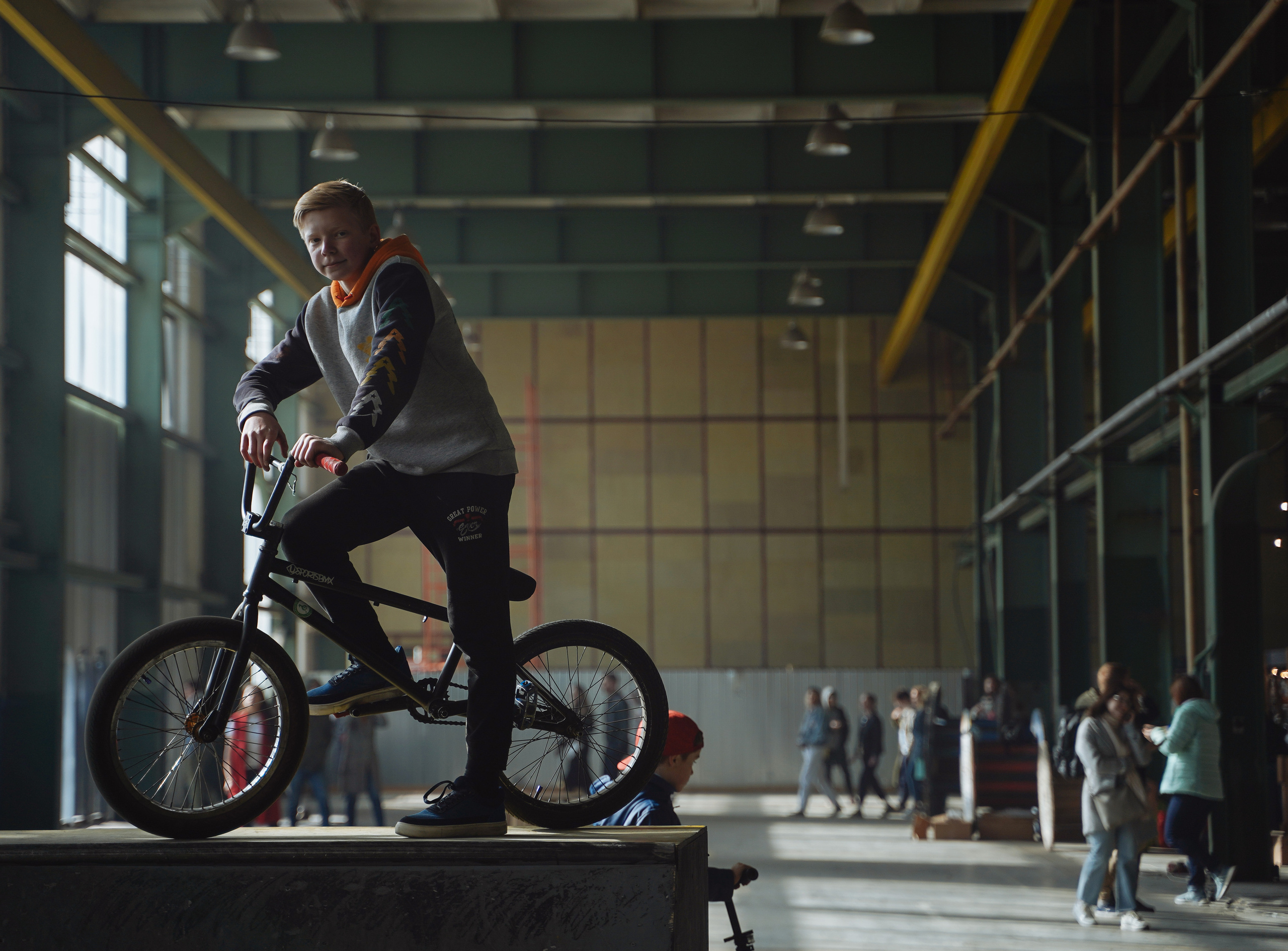 2019. Стрит-фотография, полная абсурда, идиотизма и красоты