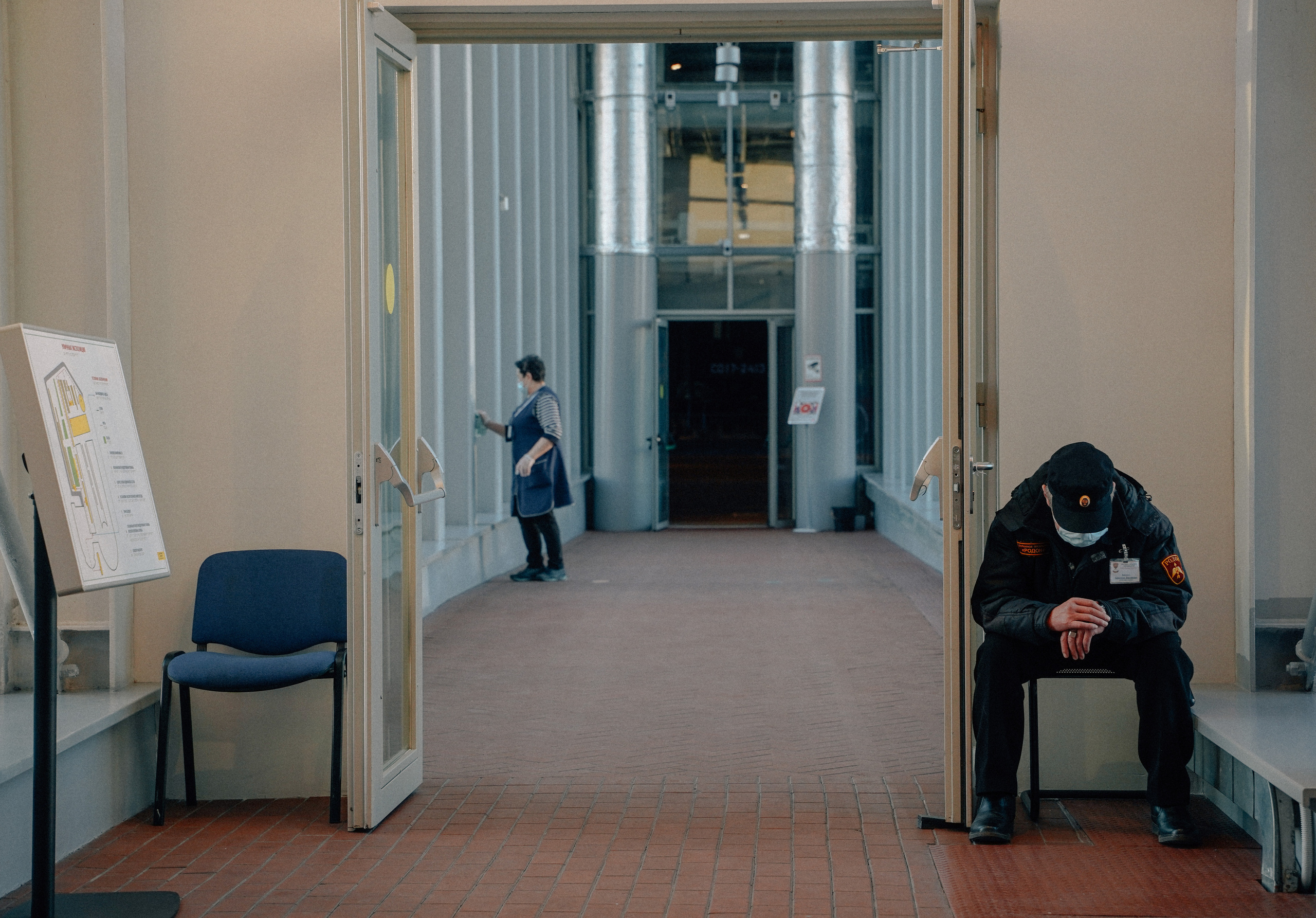 2021. Стрит-фотография, полная абсурда, идиотизма и красоты