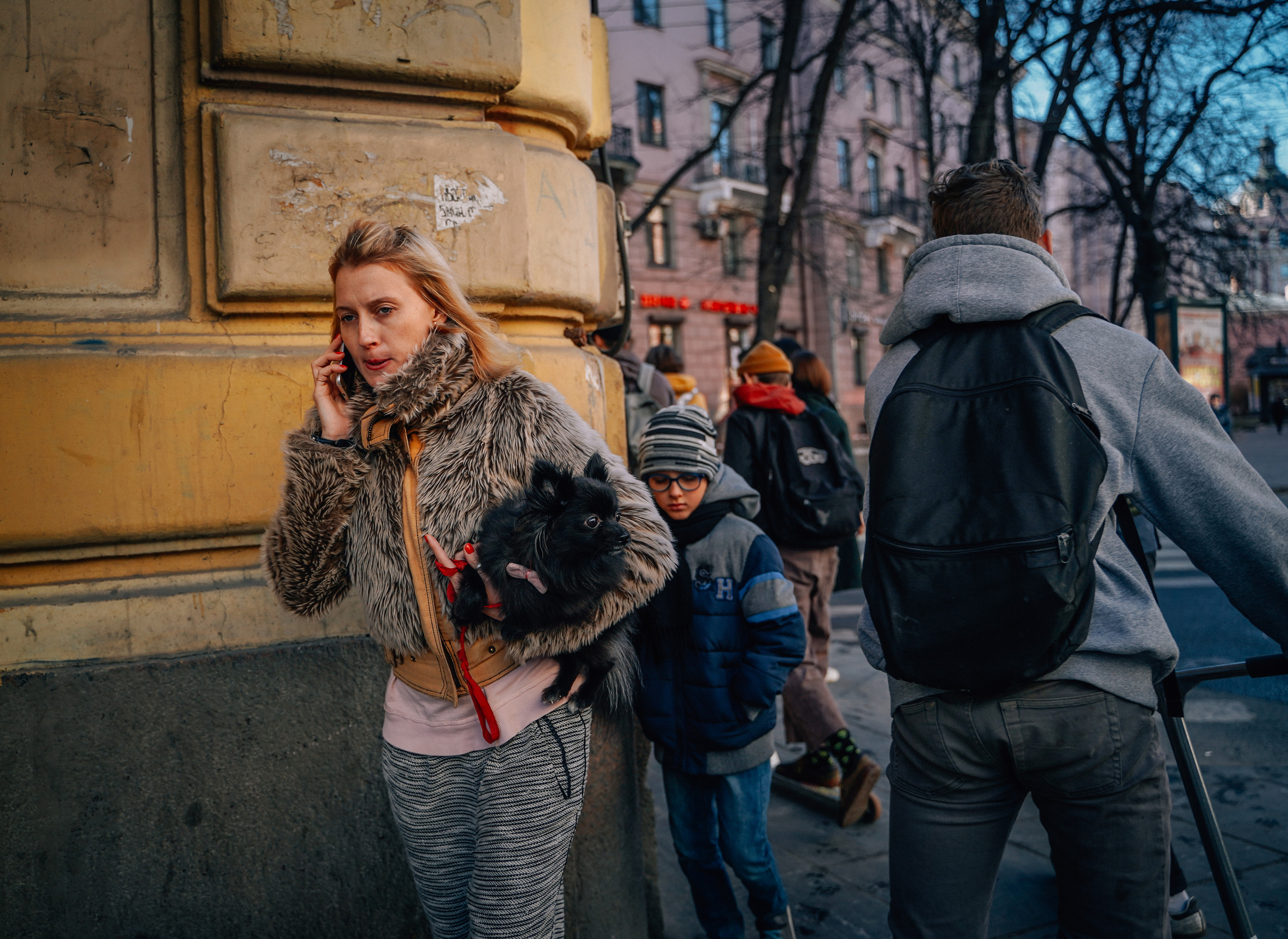 2019. Стрит-фотография, полная абсурда, идиотизма и красоты