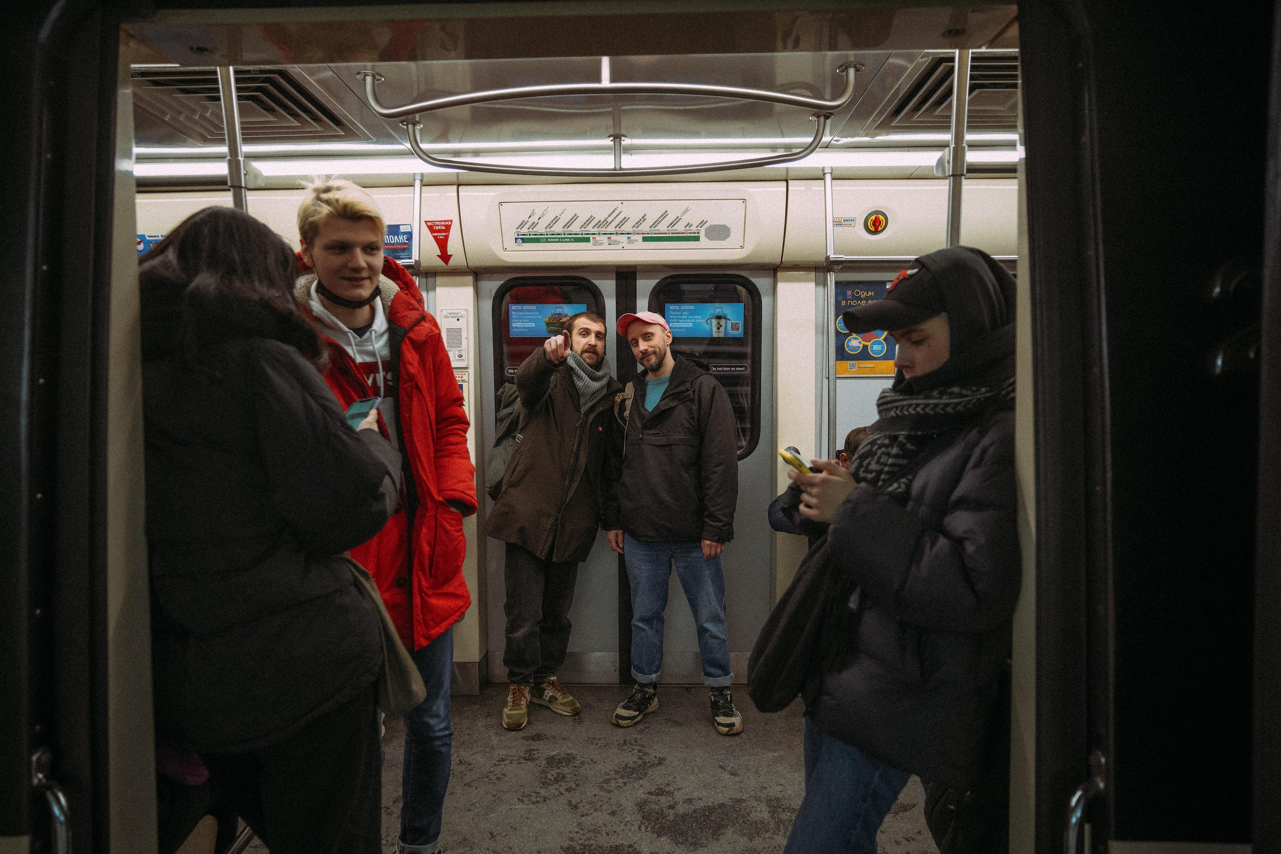 2022. Стрит-фотография, полная абсурда, идиотизма и красоты