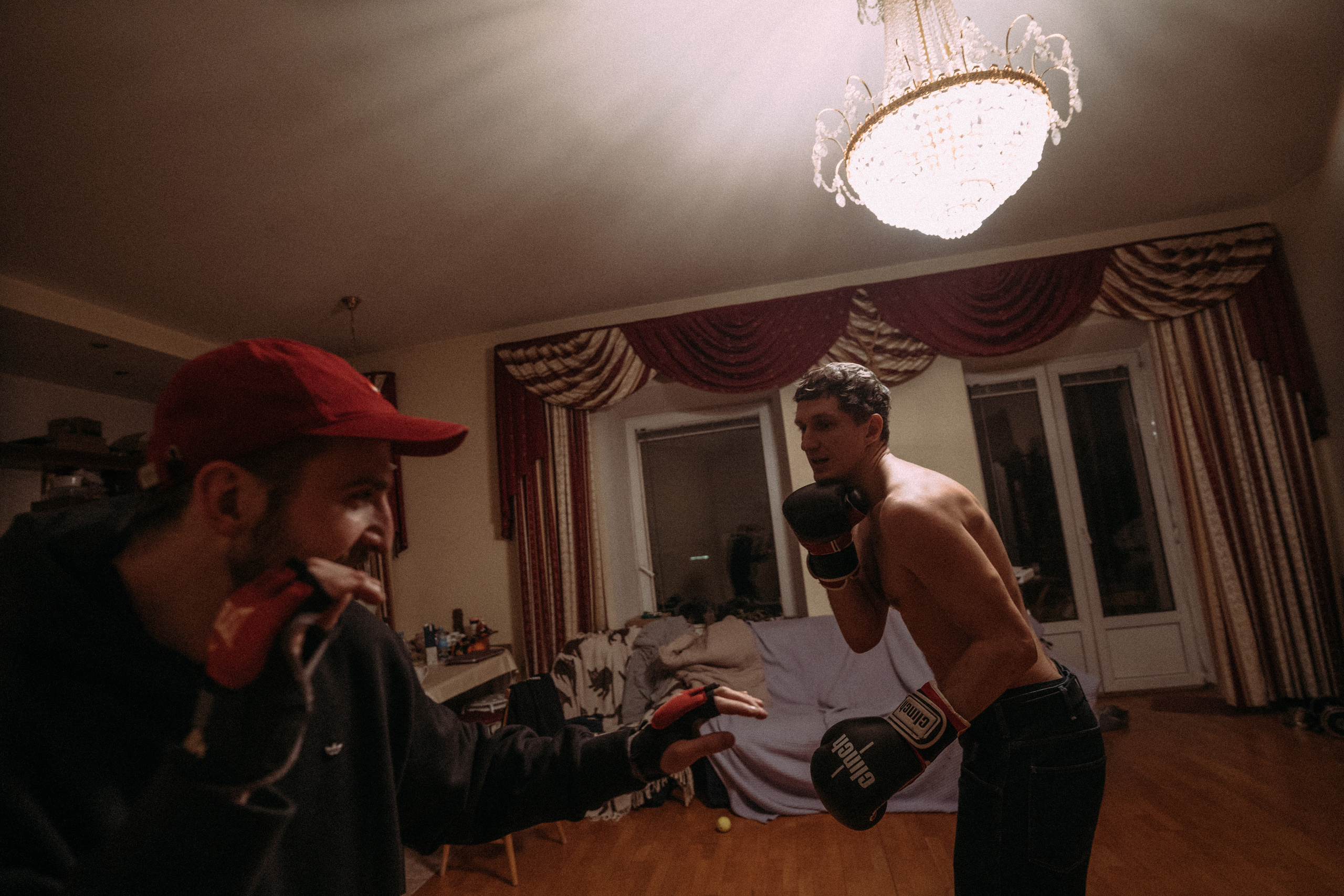 2021. Стрит-фотография, полная абсурда, идиотизма и красоты