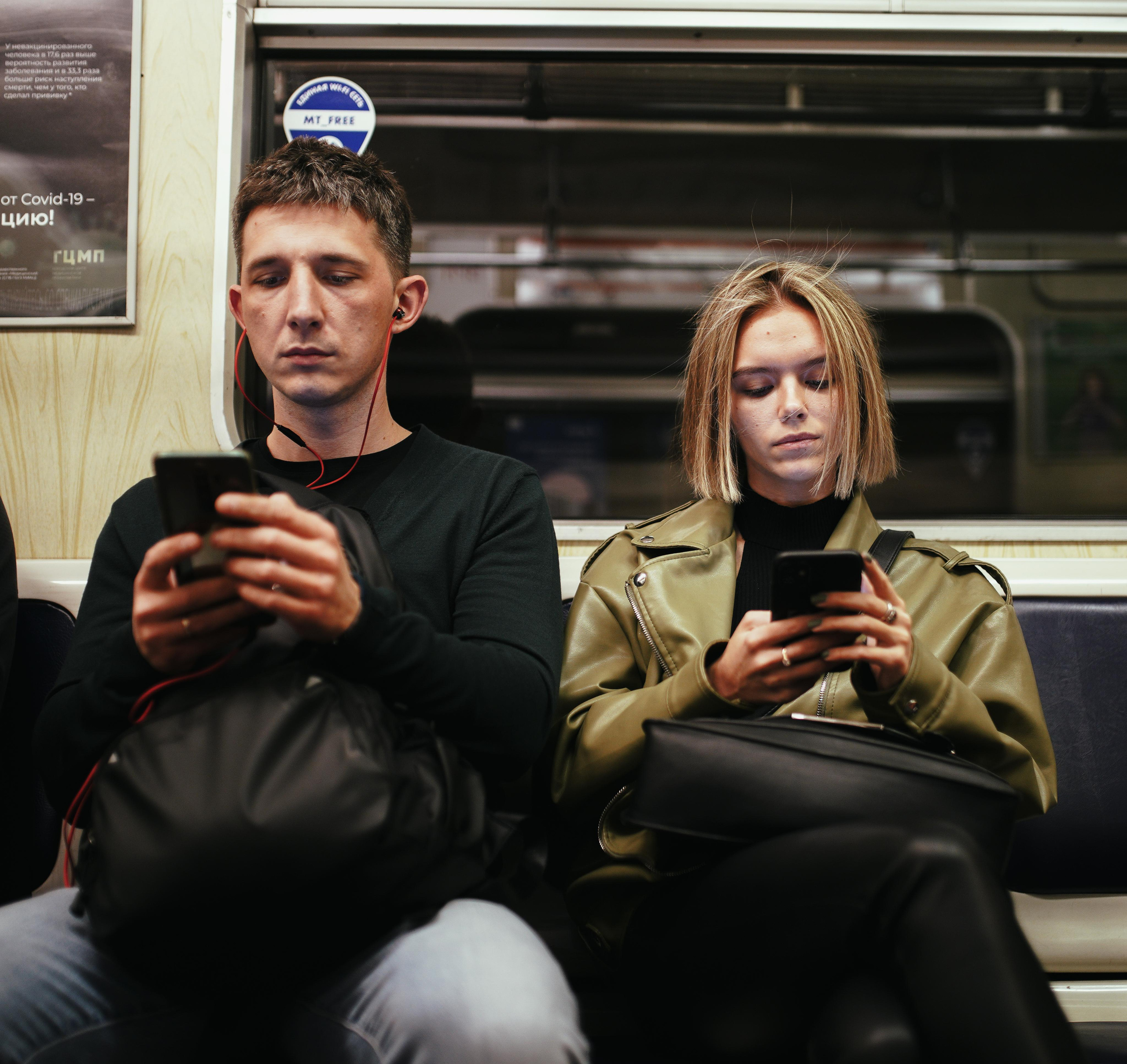 2022. Стрит-фотография, полная абсурда, идиотизма и красоты