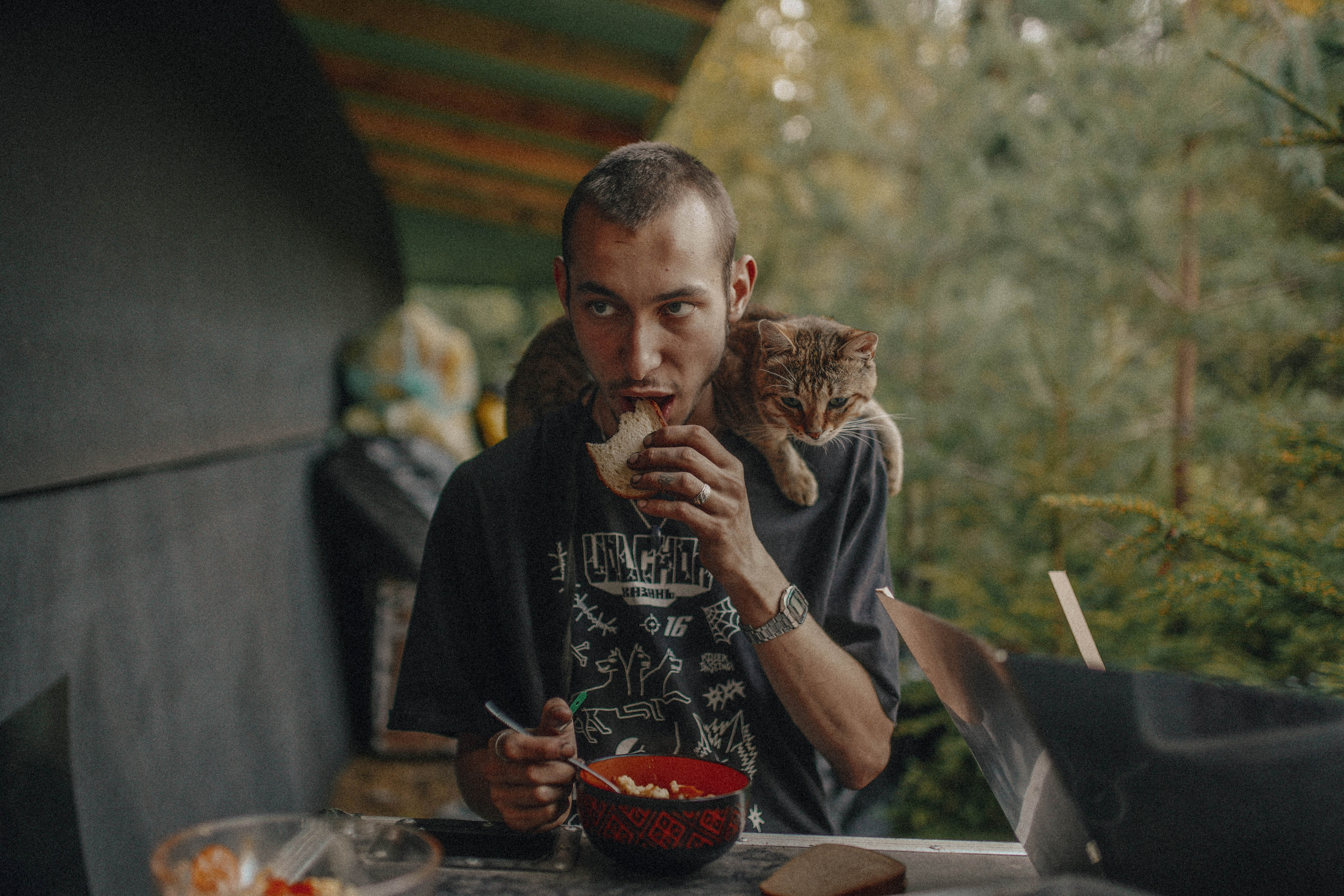 2022. Стрит-фотография, полная абсурда, идиотизма и красоты