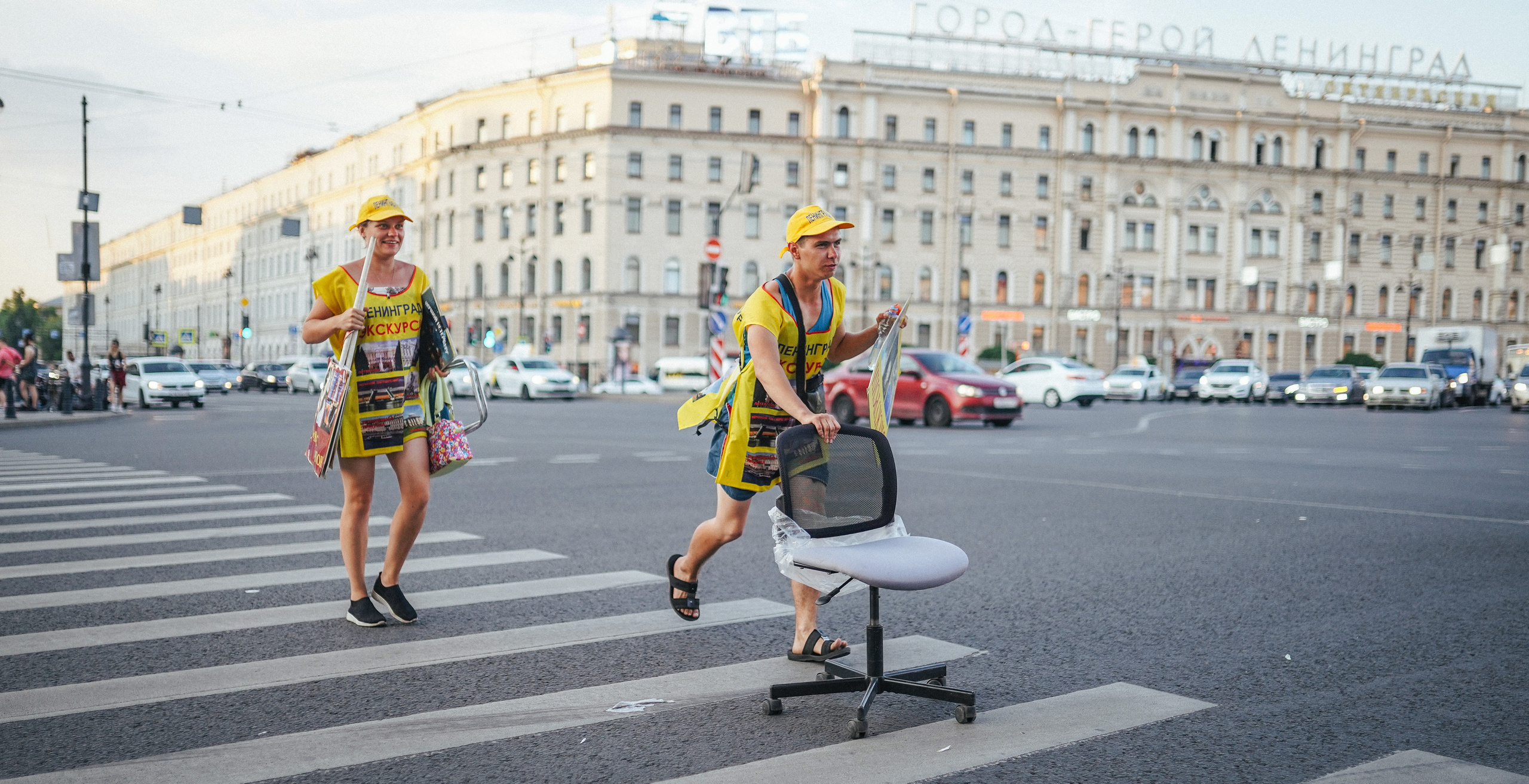 2019. Стрит-фотография, полная абсурда, идиотизма и красоты