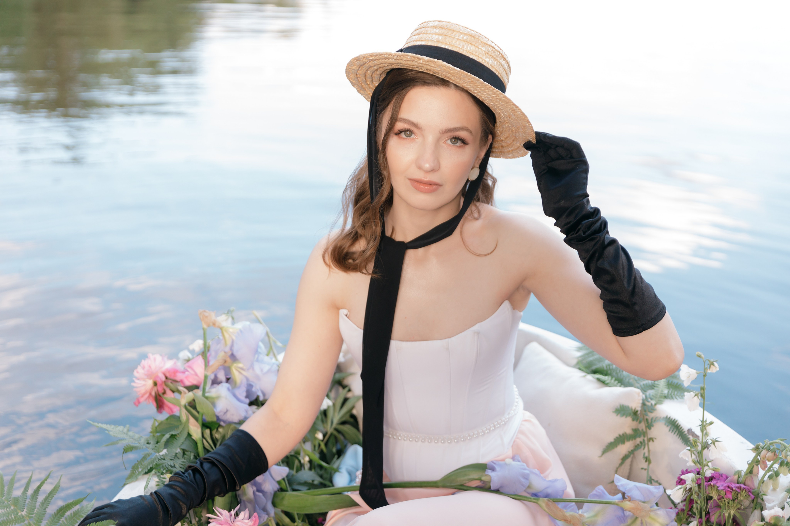 Boat & flowers. Photographer Anna Curly | Weddings and Events in Dubai