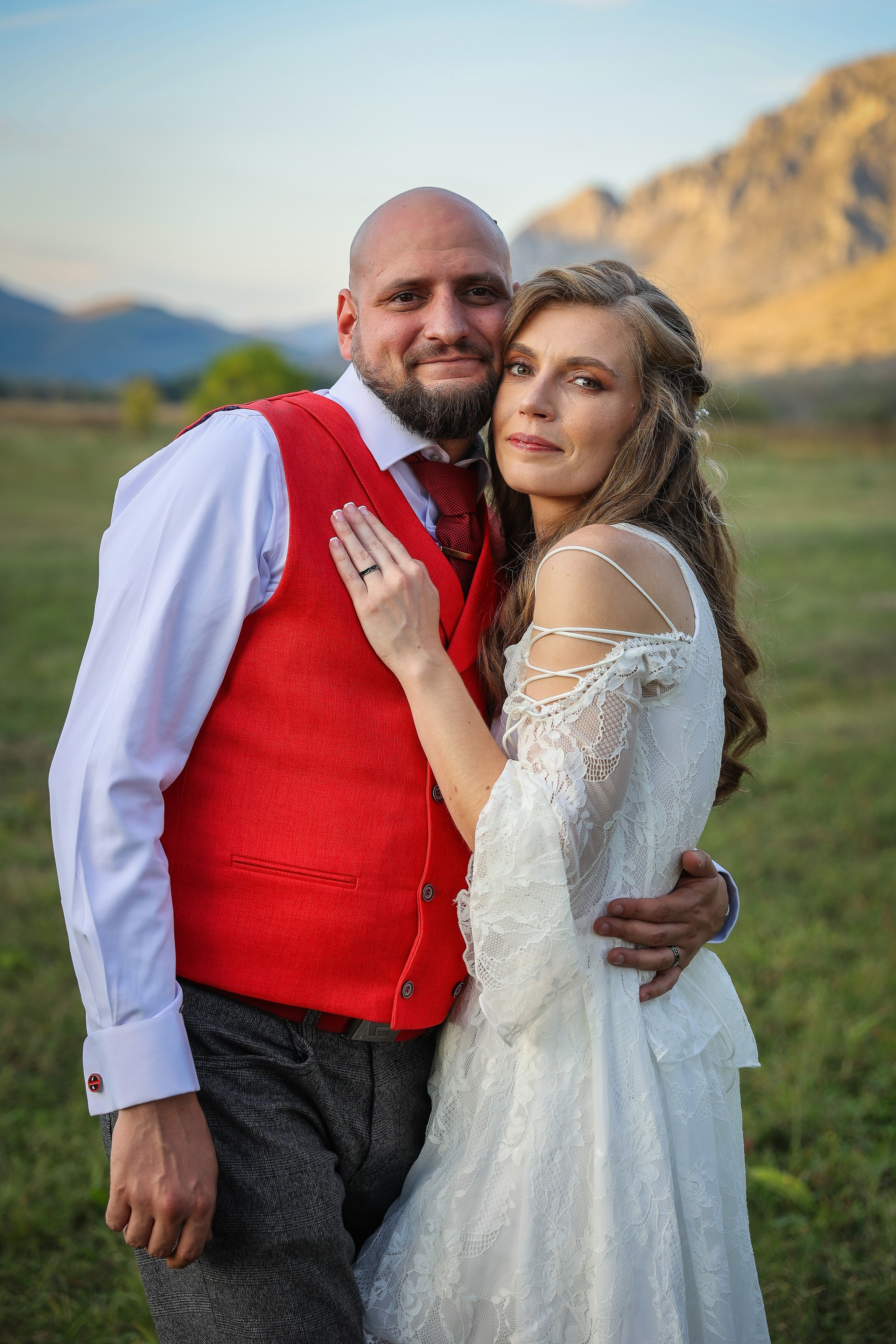 Orsi & Remus, eleganță în inima Transilvaniei. Rares Bucur is a professional wedding photographer based in Cluj-Napoca, Romania, specializing in wedding photography