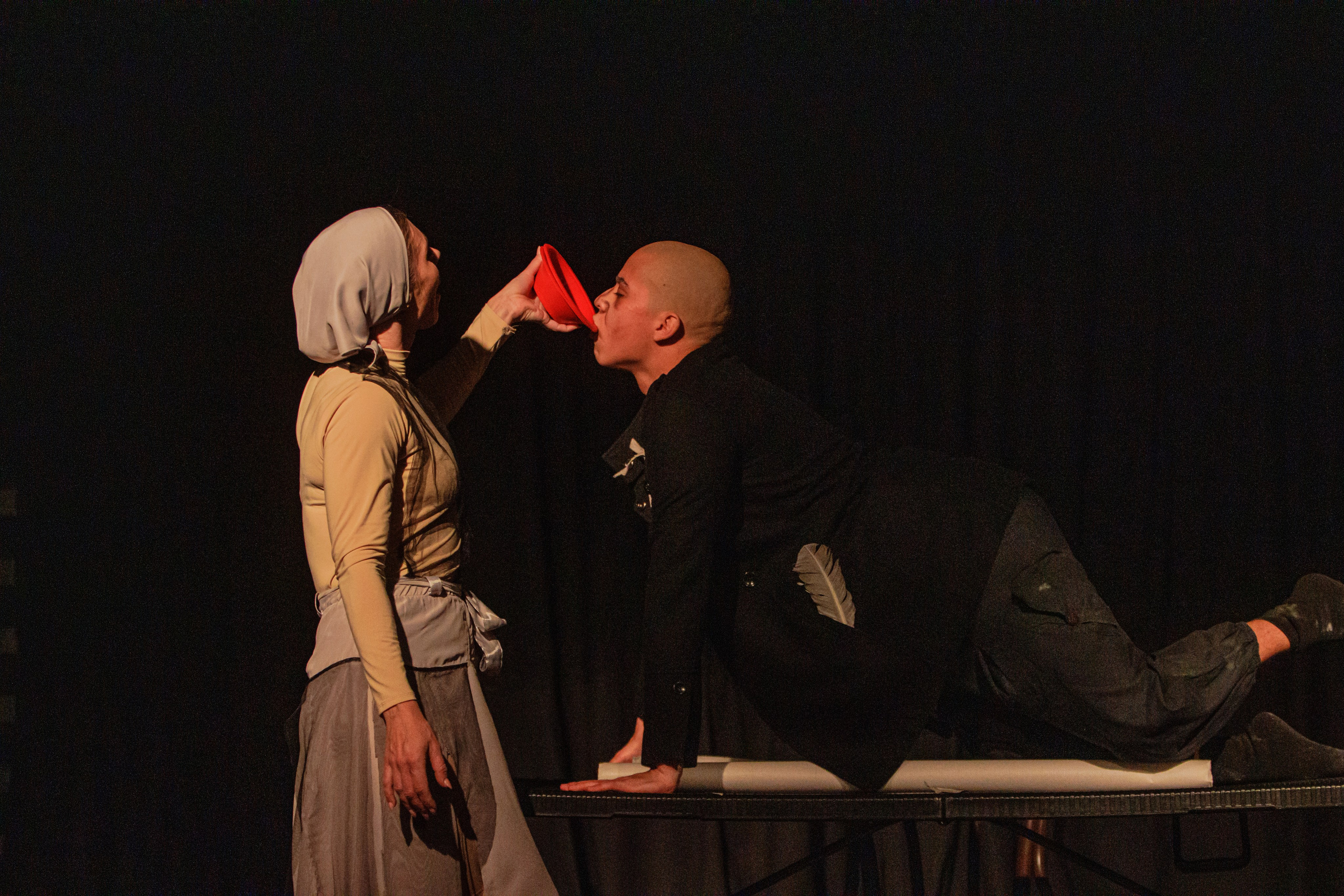 Fotos de la representación teatral en Valencia. Fotógrafo de retrato, familia y reportajes en Valencia | España | Europa Vitalii Lumier