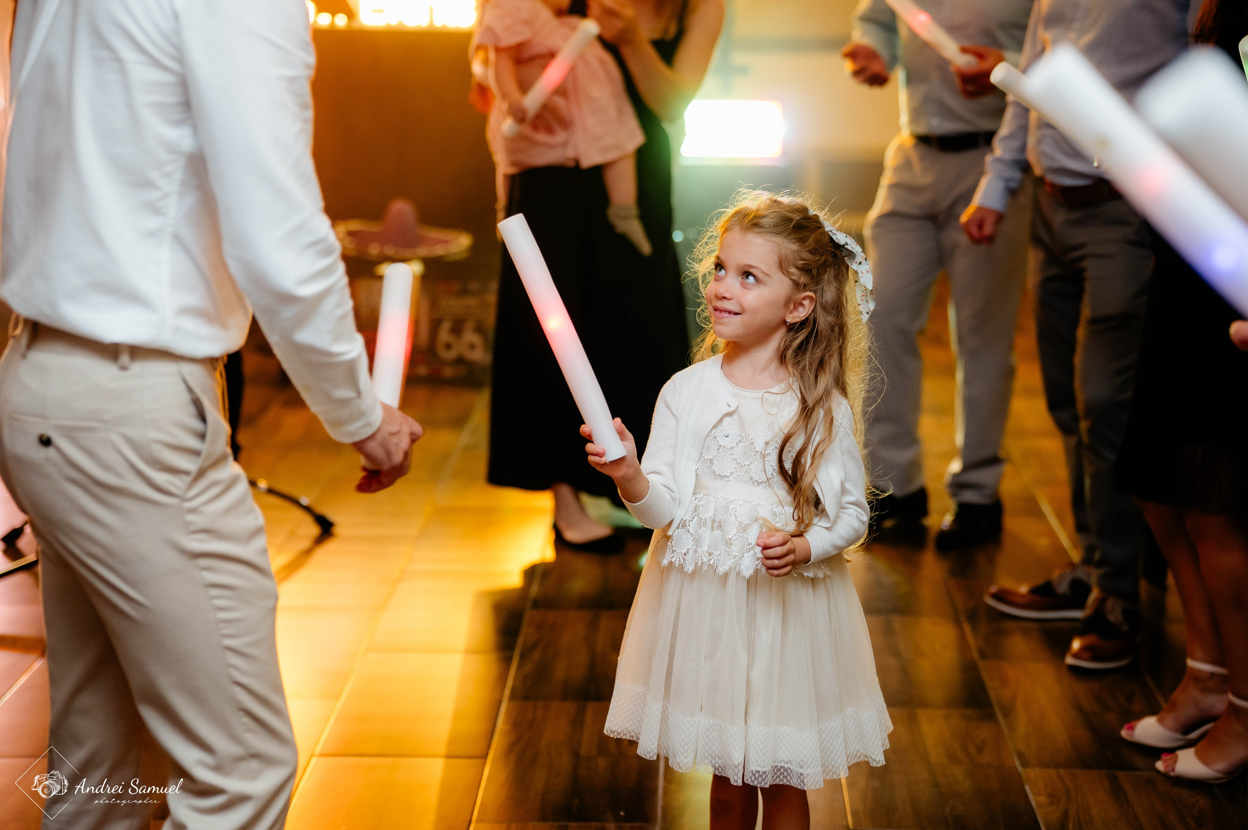 Ema. Andrei Samuel – Fotograf București | Evenimente, Studio, Imobiliare, Produs