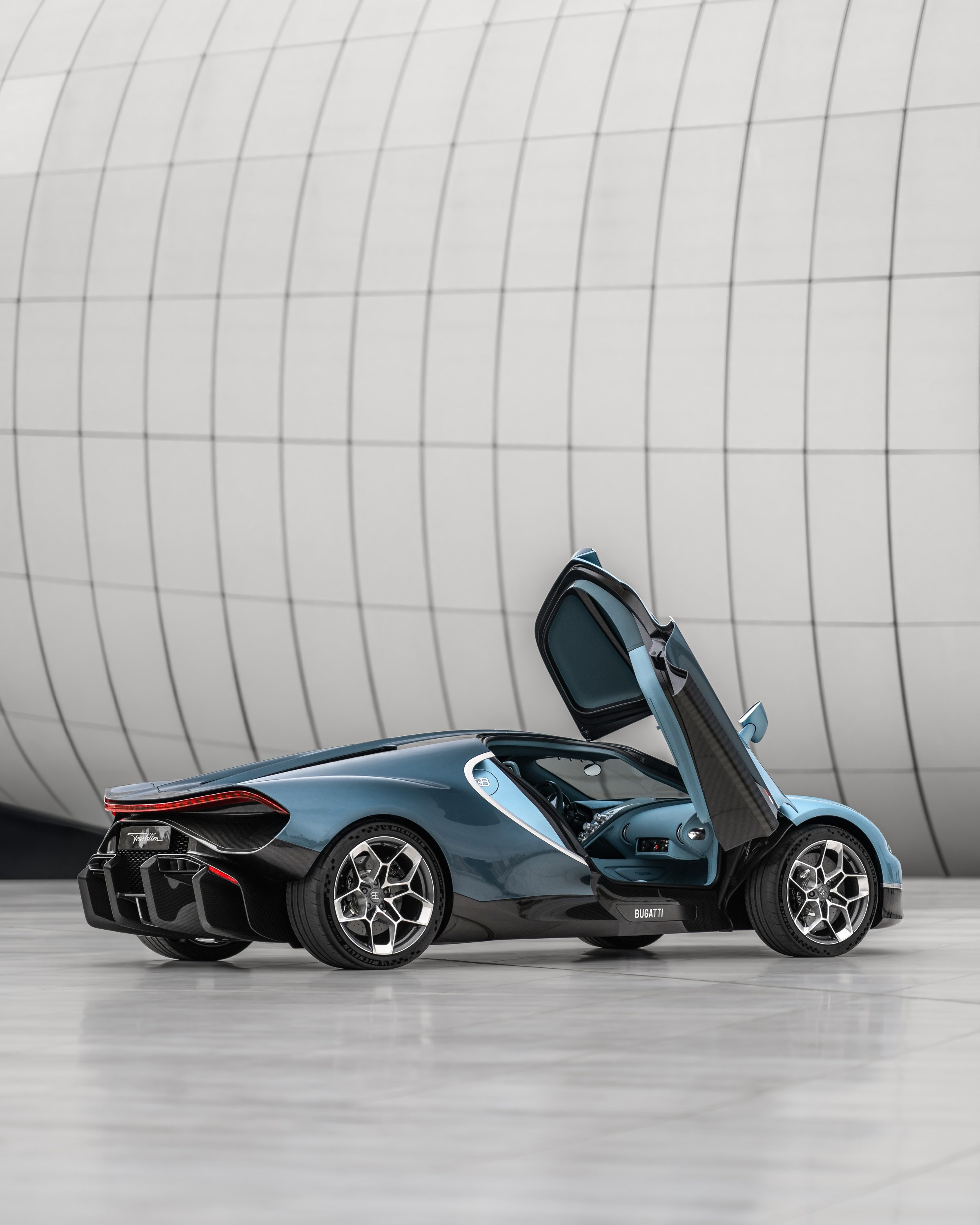 BUGATTI. WORLDWIDE COMMERCIAL AUTOMOTIVE PHOTOGRAPHER