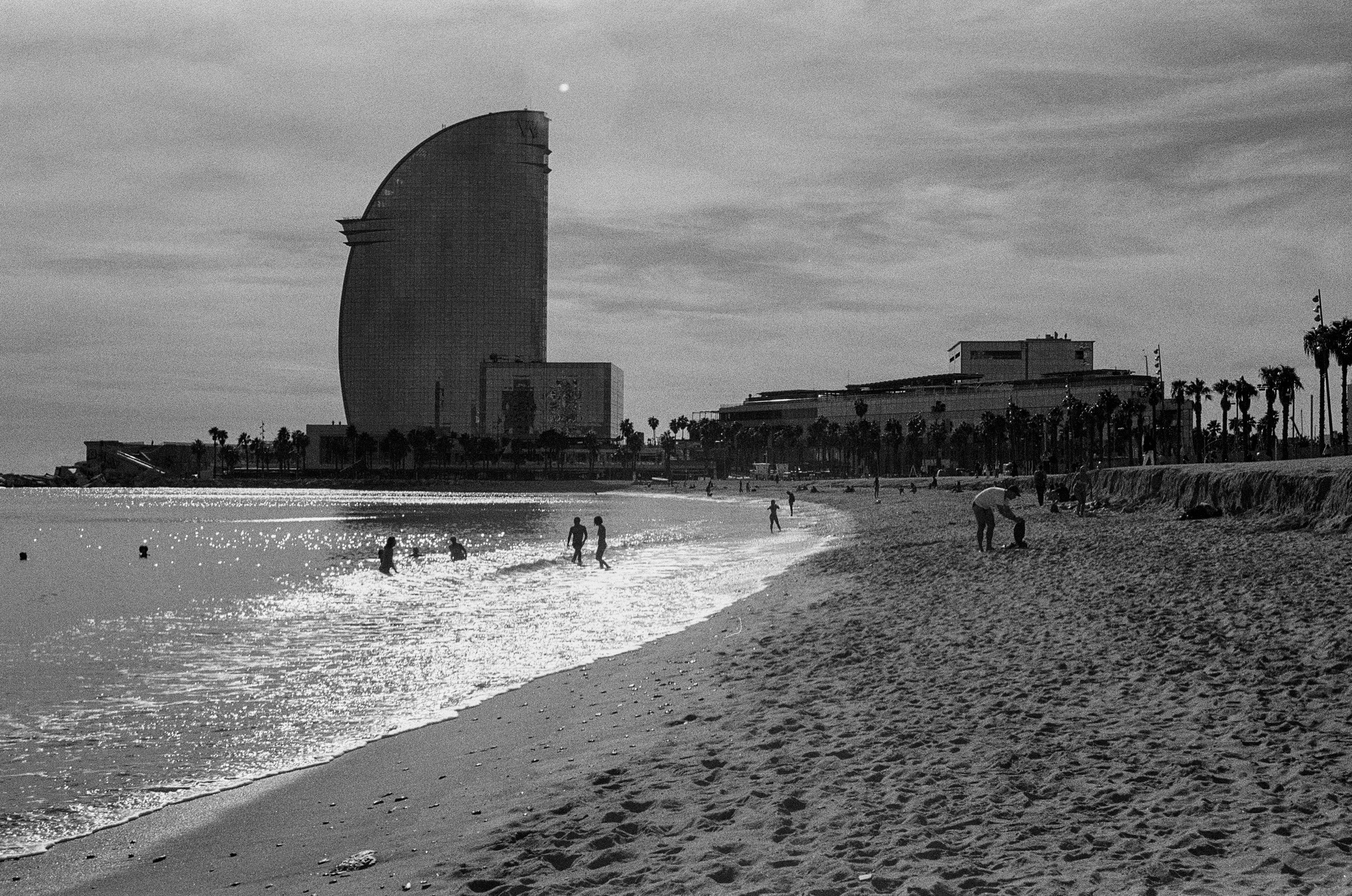 Barcelona — Light, Rhythm and Architecture. Wedding Stories — Professional Wedding Photography & Videography in Germany, Italy, Spain & all across Europe