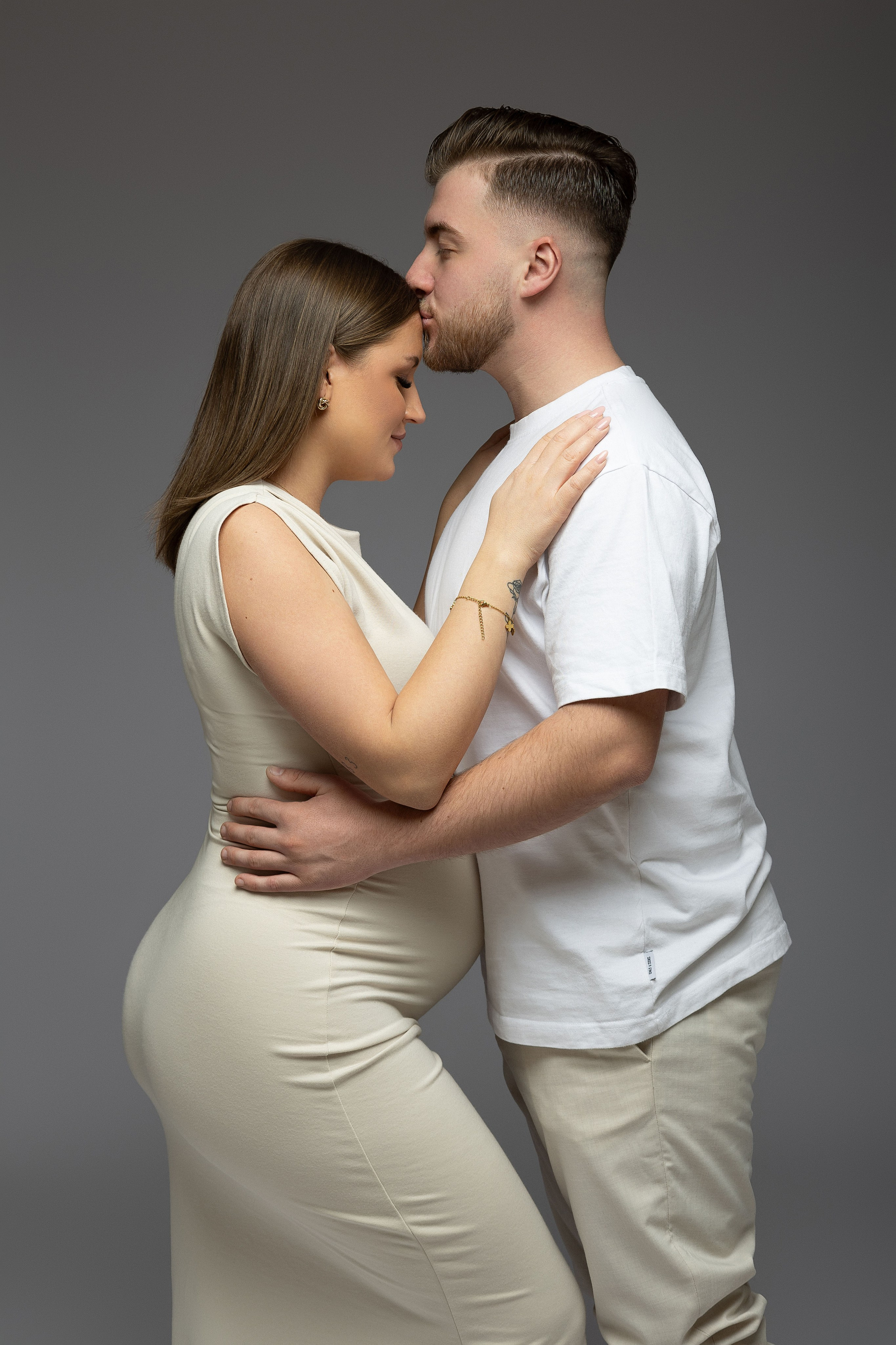 Babybauch mit Celina & Etrit / Fotografin in Gifhorn. Fotograf Gifhorn Gulnara Minich Niedersachsen