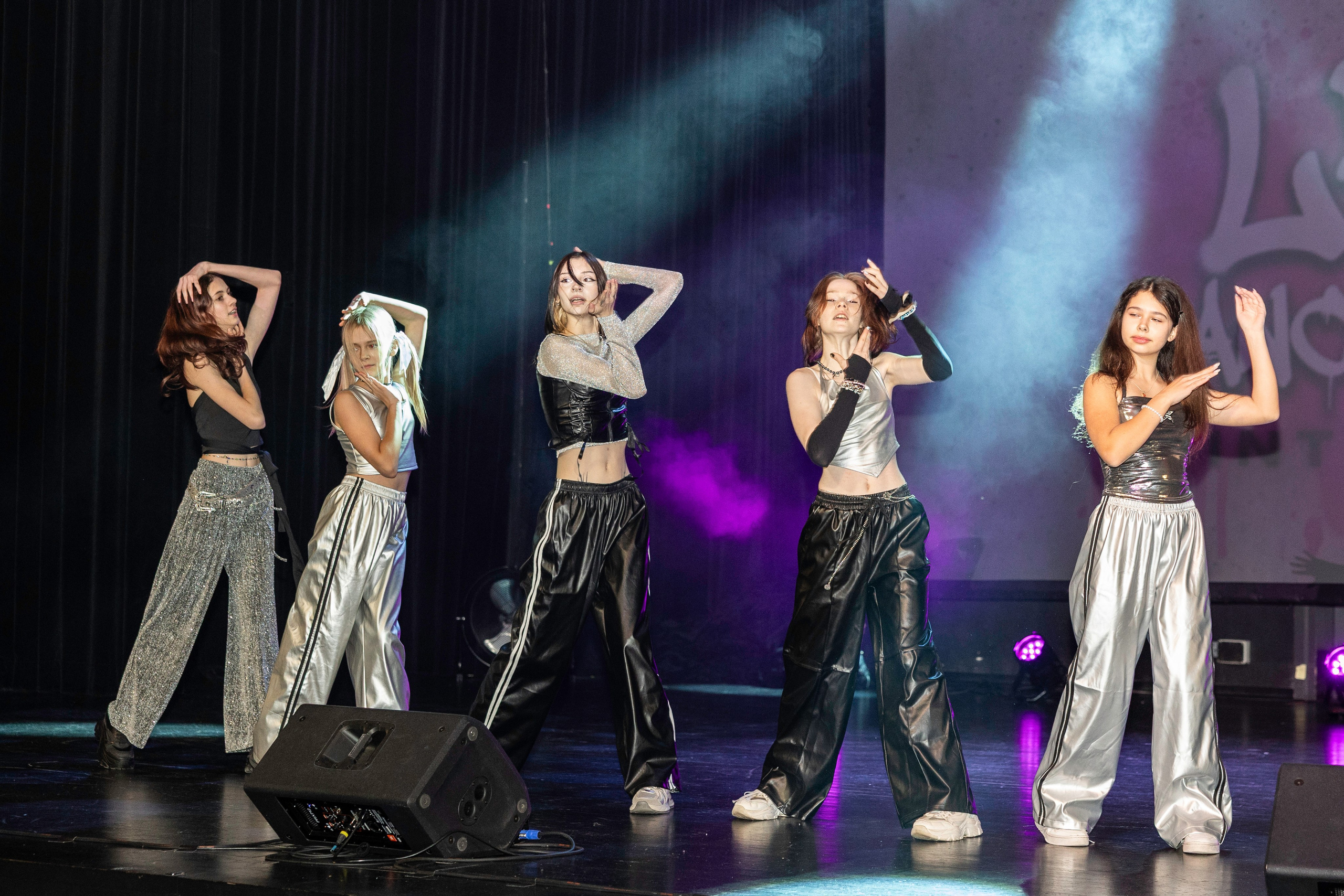 LEO DANCE SHOW WINTER 2025. Семейный и детский фотограф в Варшаве Мила Бобровская